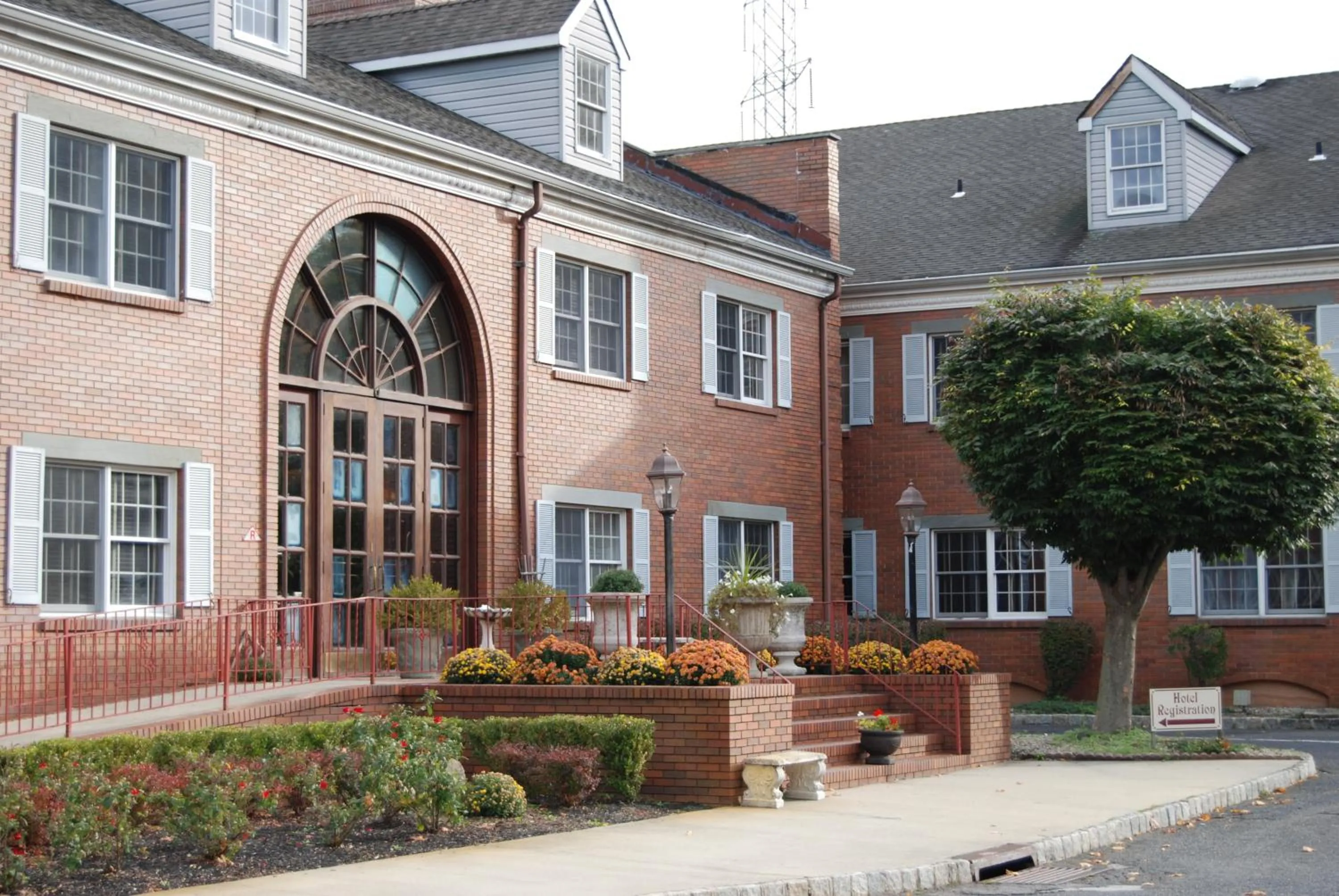 Facade/entrance in Colts Neck Inn Hotel