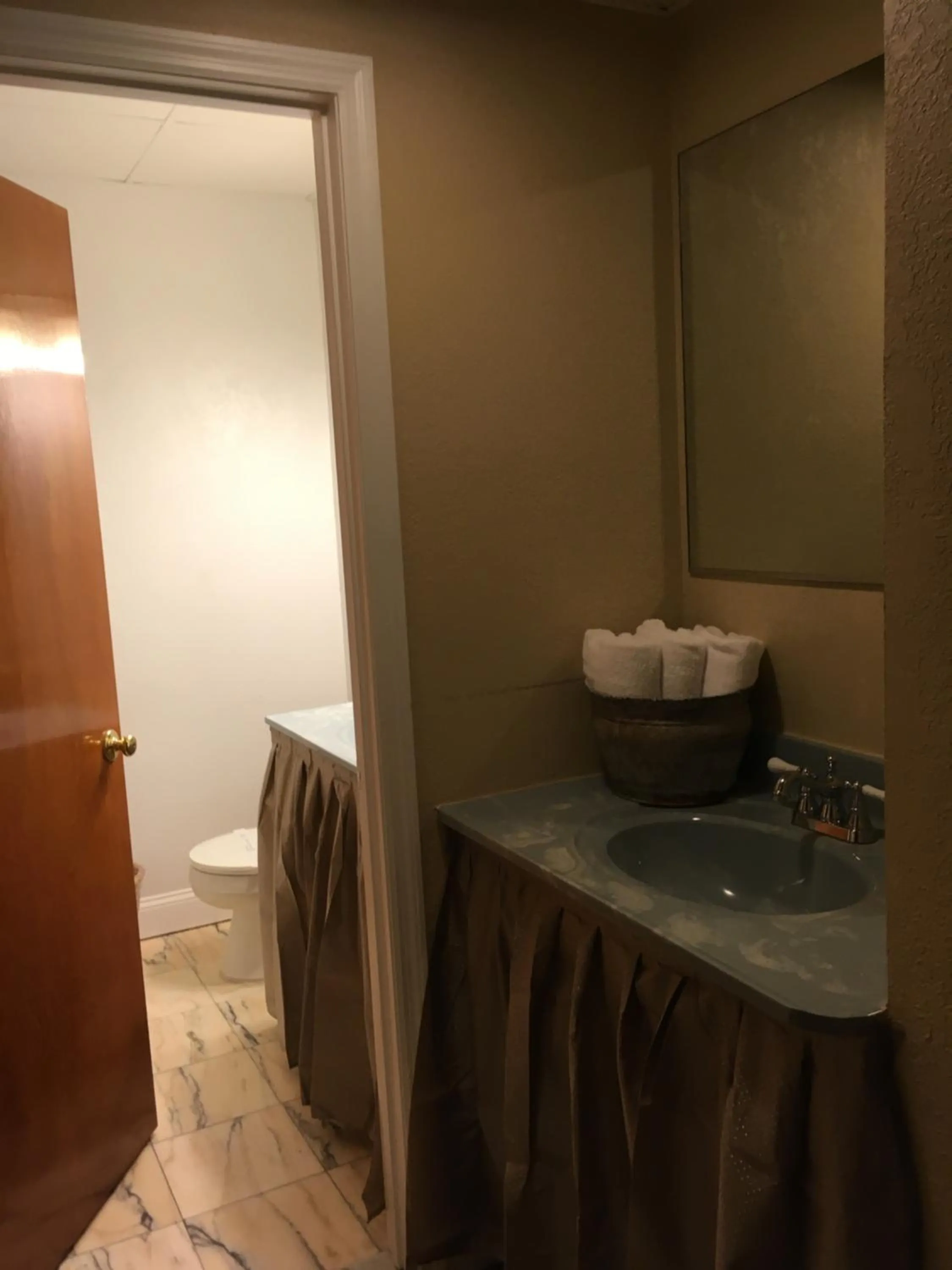 Colts Neck Inn Hotel