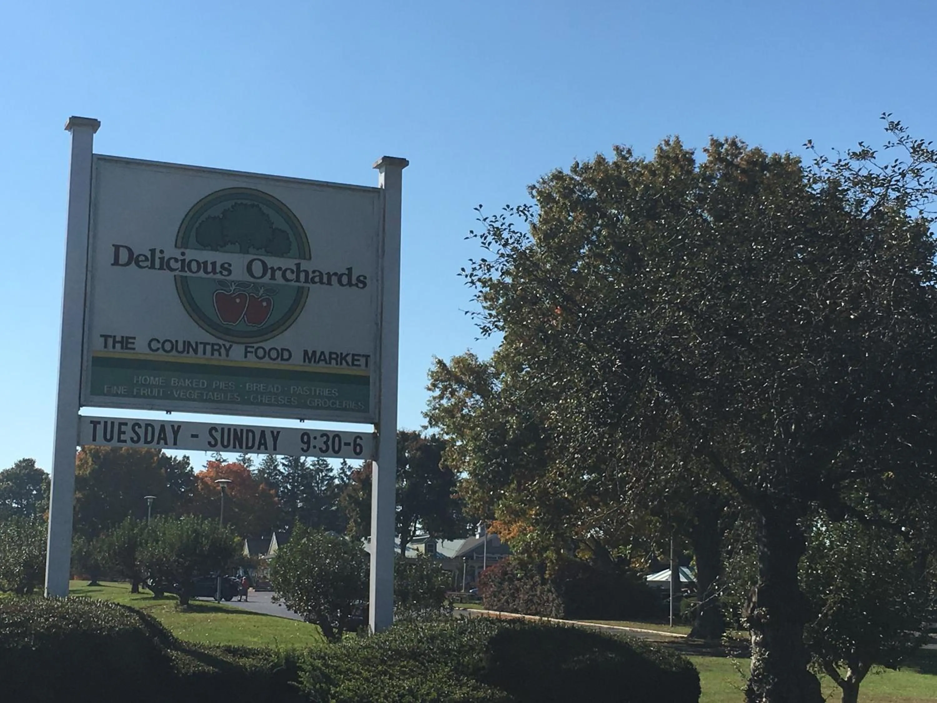 Supermarket/grocery shop in Colts Neck Inn Hotel