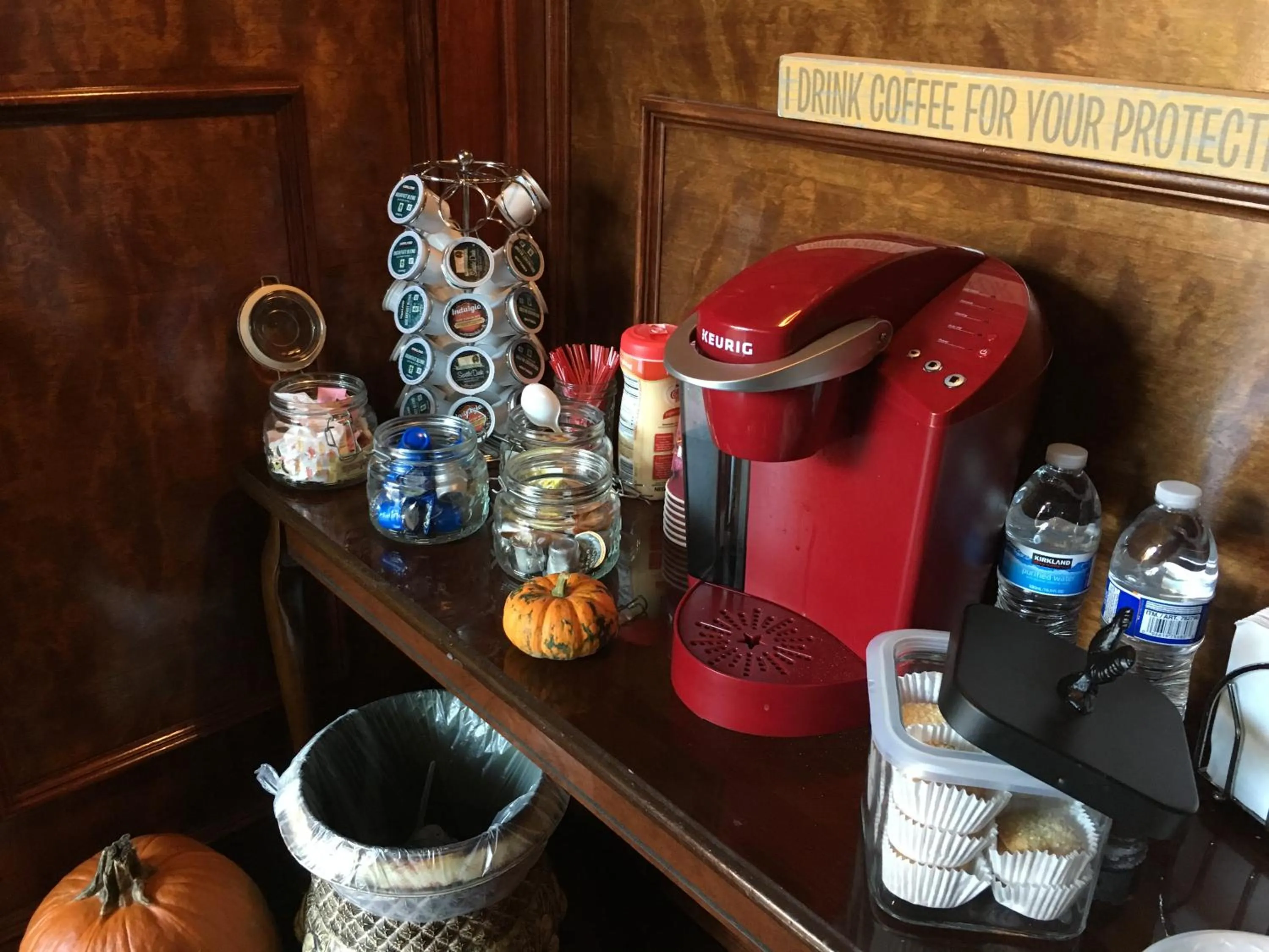 Coffee/tea facilities in Colts Neck Inn Hotel