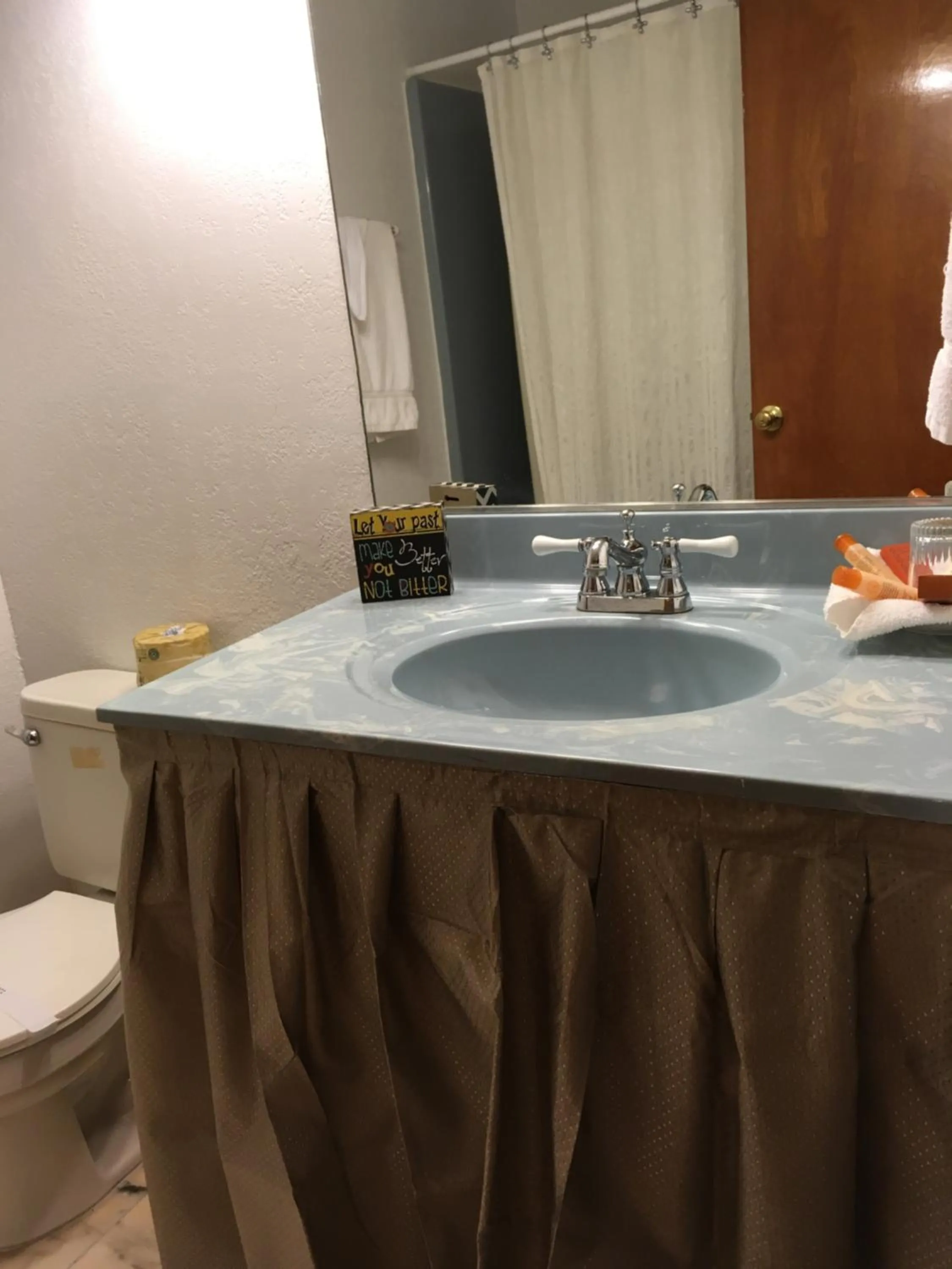 Bathroom in Colts Neck Inn Hotel