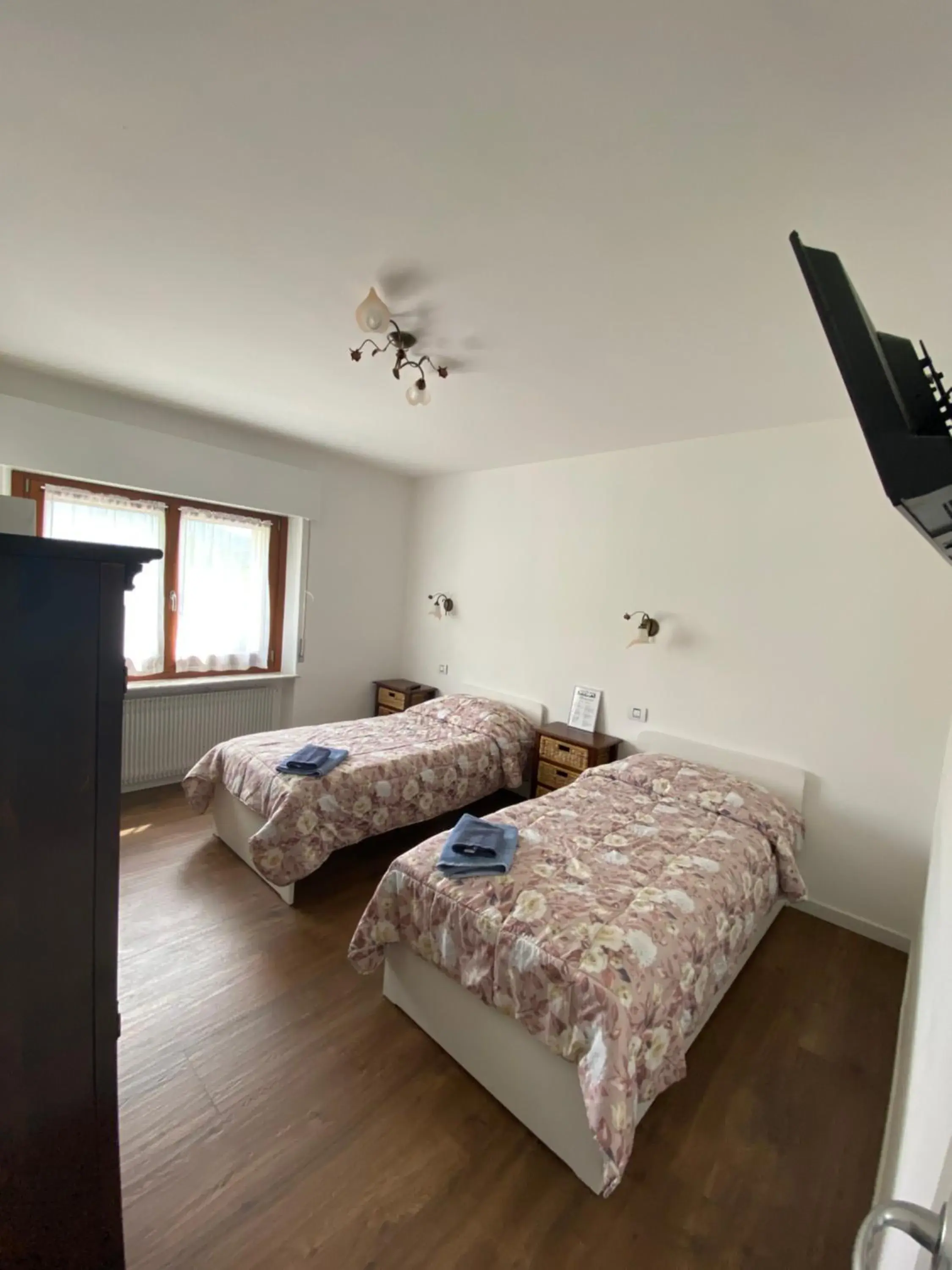 Double or Twin Room with Bathroom - single occupancy in B&B Panorama Dolomiti Double or Twin Room with Bathroom - single occupancy in B&B Panorama Dolomiti