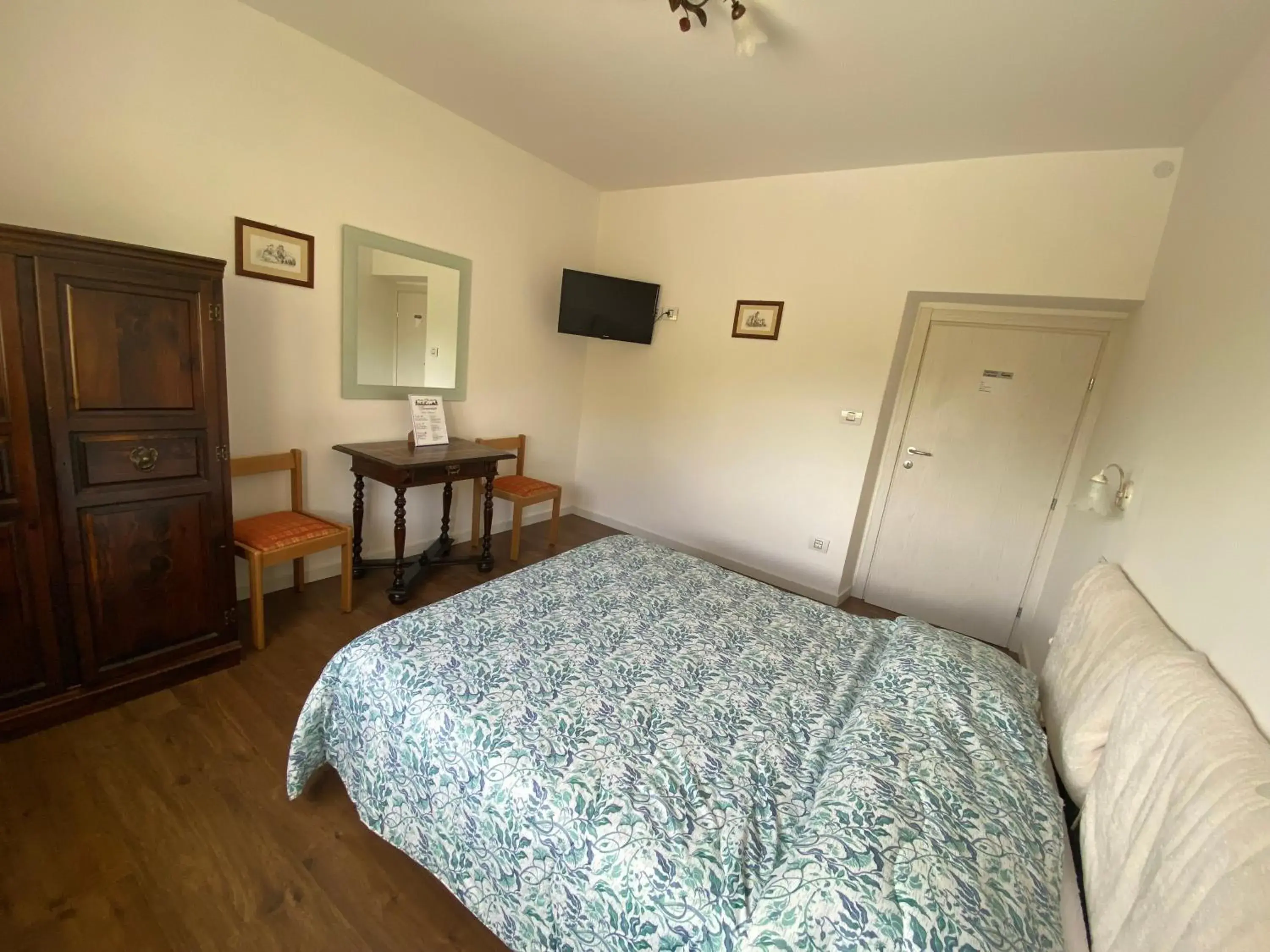 Double Room with Private External Bathroom - single occupancy in B&B Panorama Dolomiti Double Room with Private External Bathroom - single occupancy in B&B Panorama Dolomiti