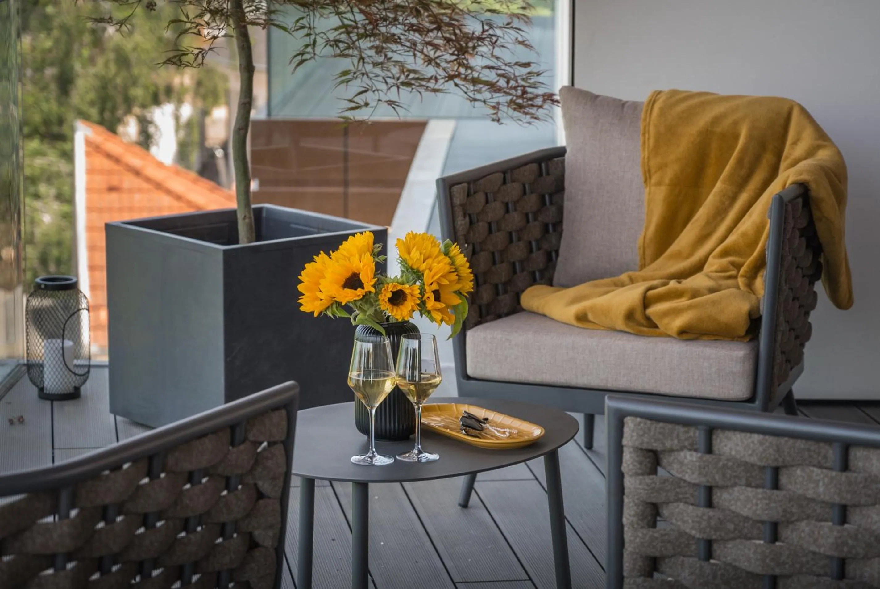 Day in BJ81 Suite Hotel