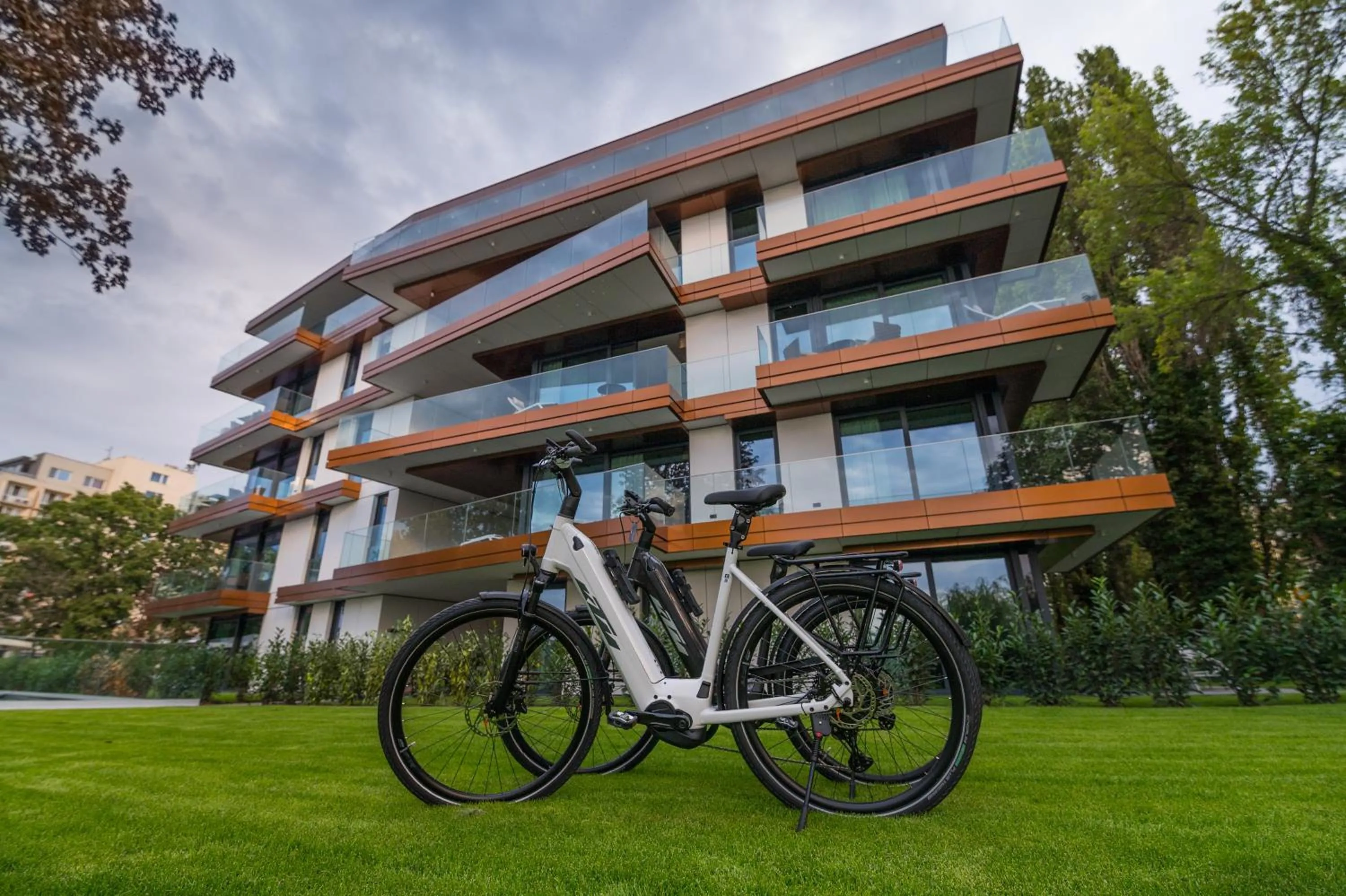 Day in BJ81 Suite Hotel