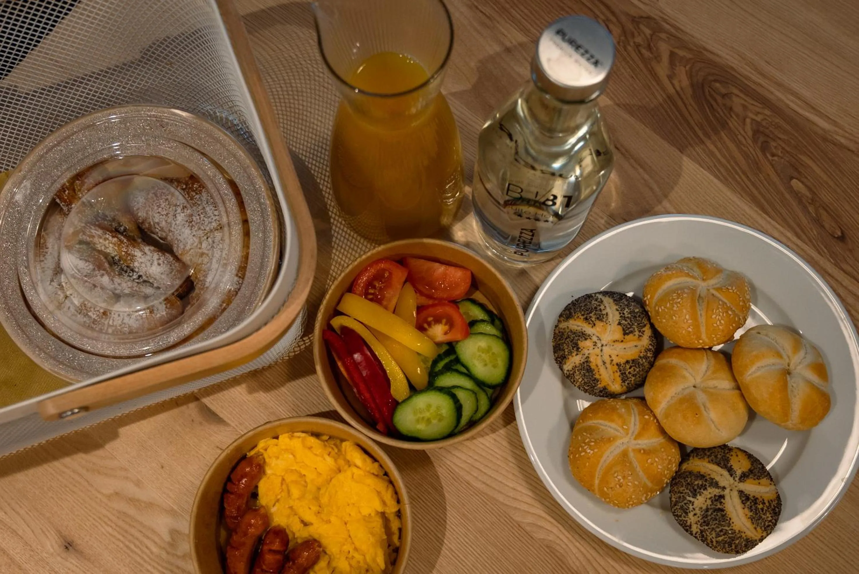 Food and drinks in BJ81 Suite Hotel