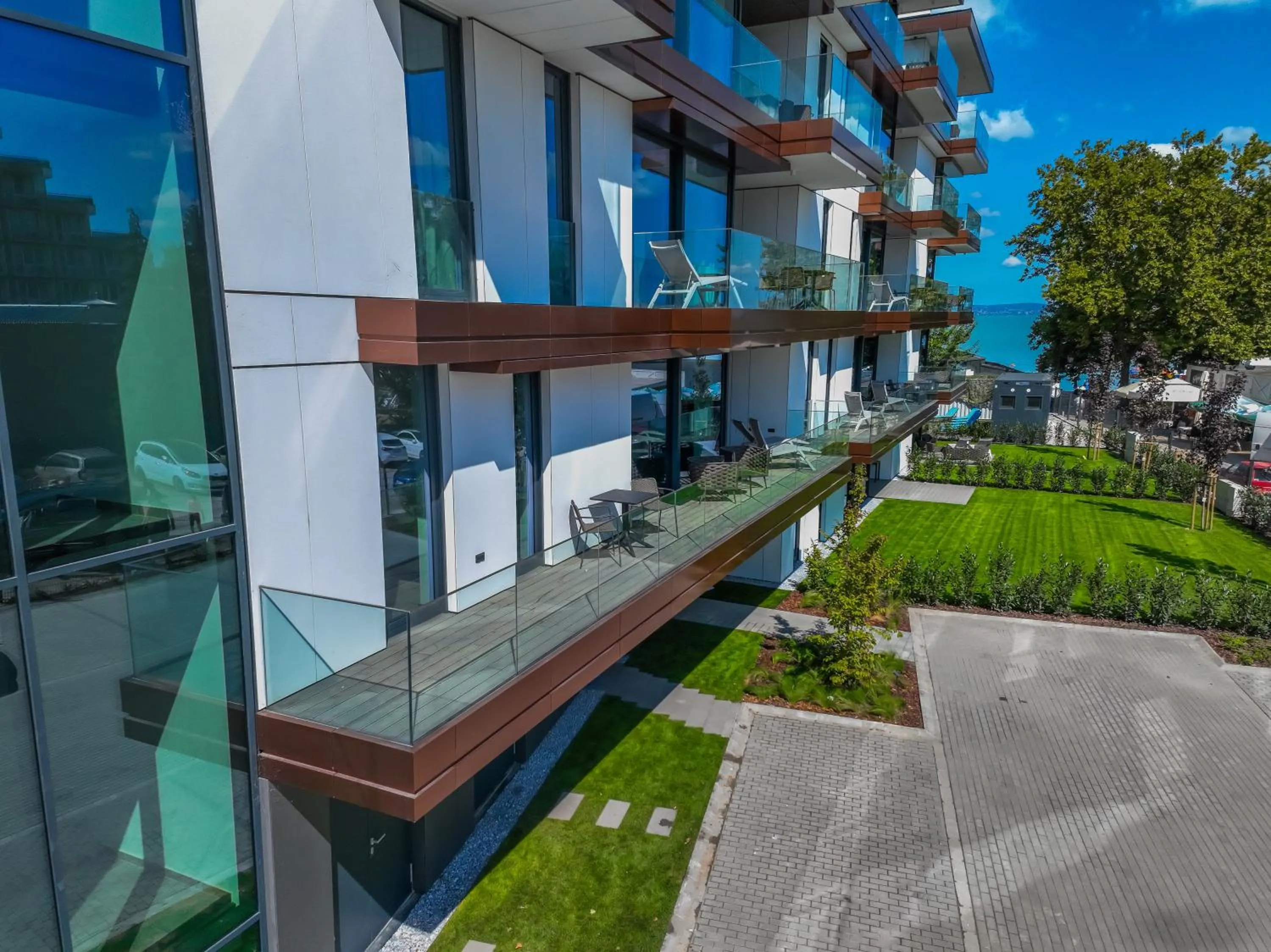 Balcony/Terrace in BJ81 Suite Hotel
