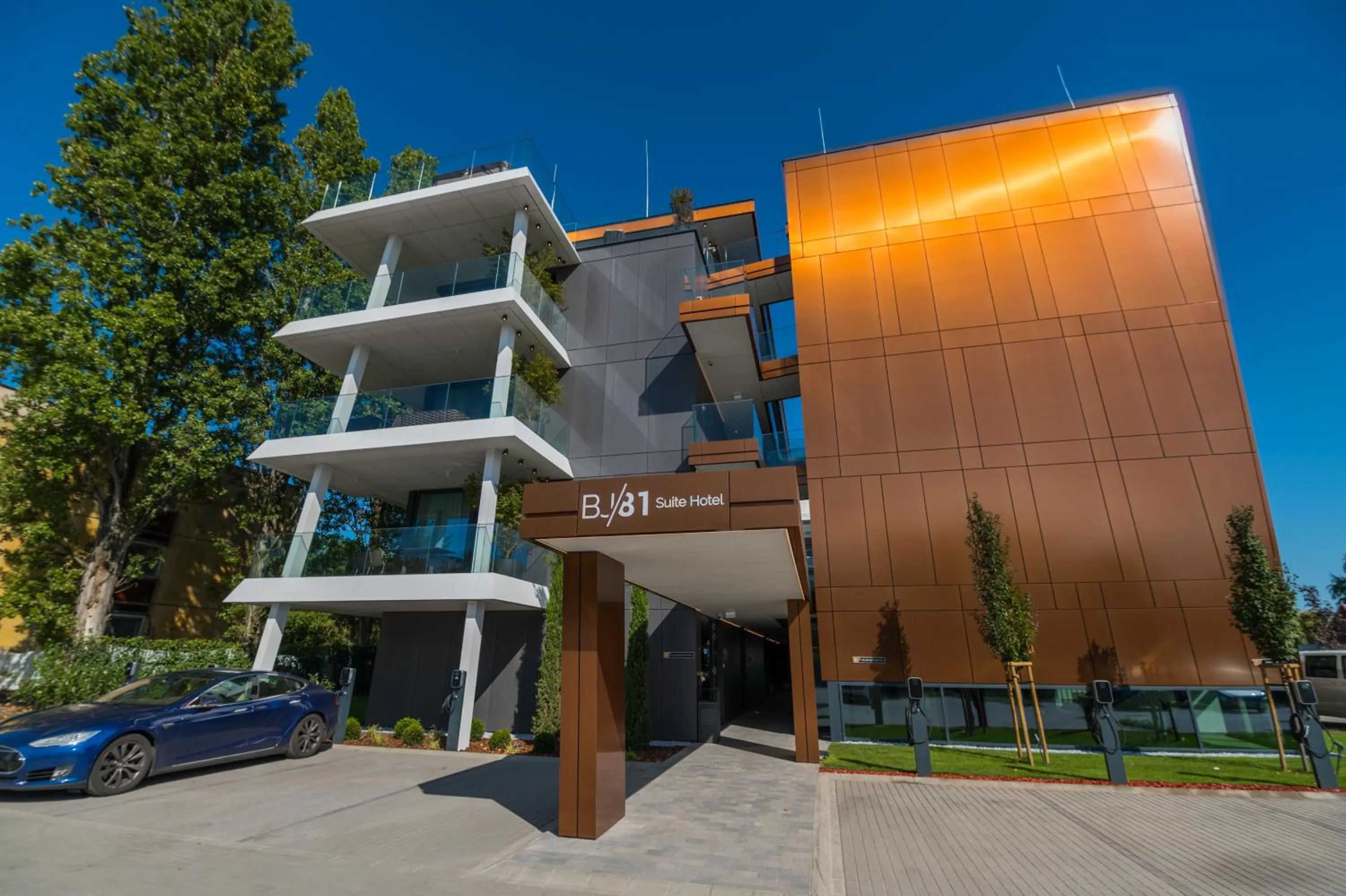 Property building in BJ81 Suite Hotel