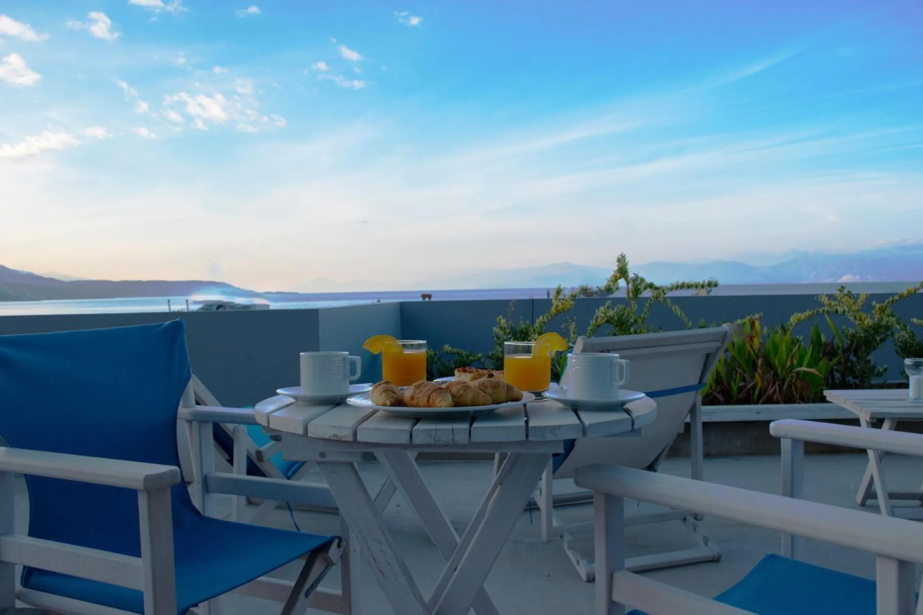 TV and multimedia in Alissachni Luxury Apartments