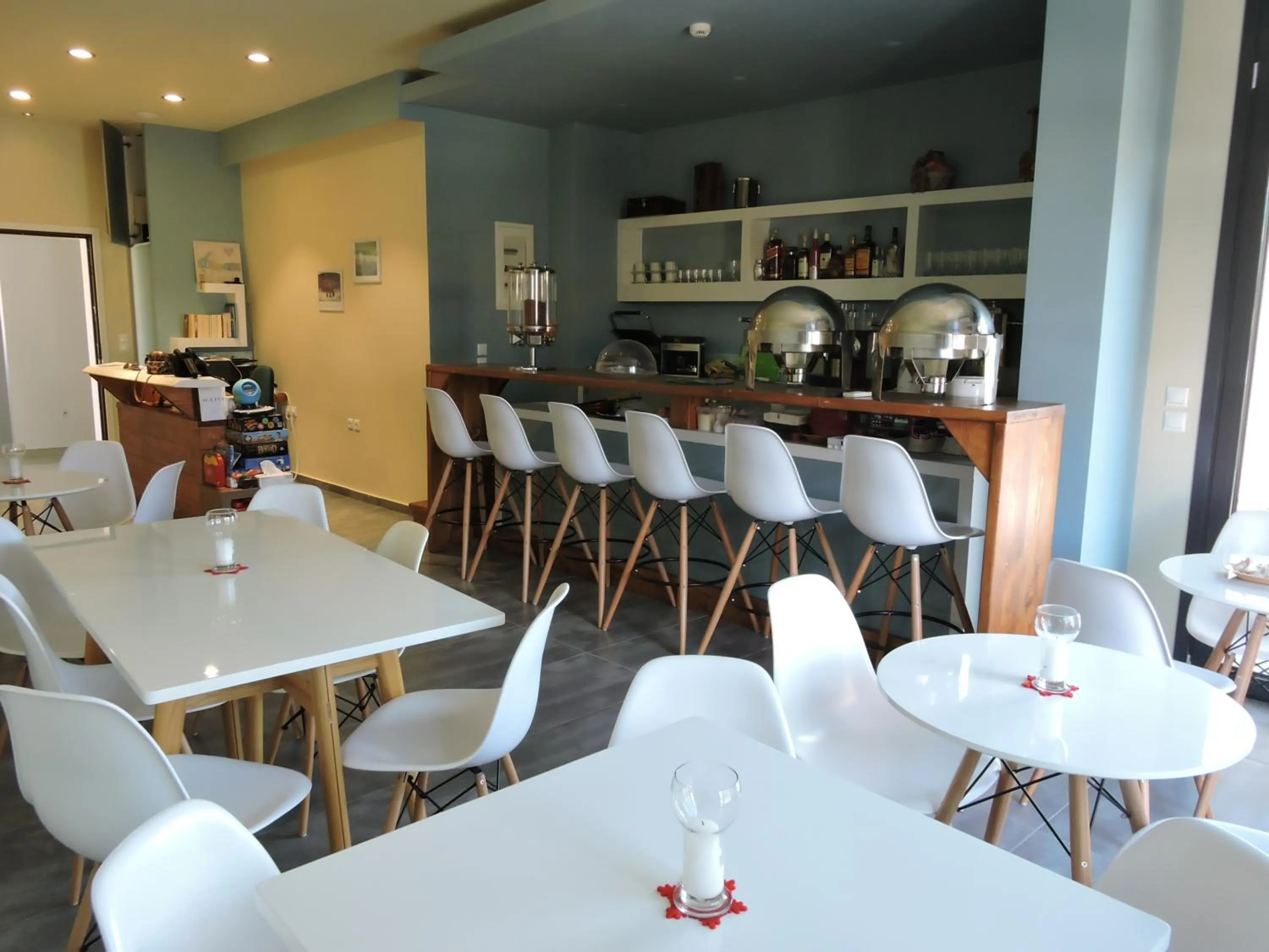 Food and drinks in Alissachni Luxury Apartments