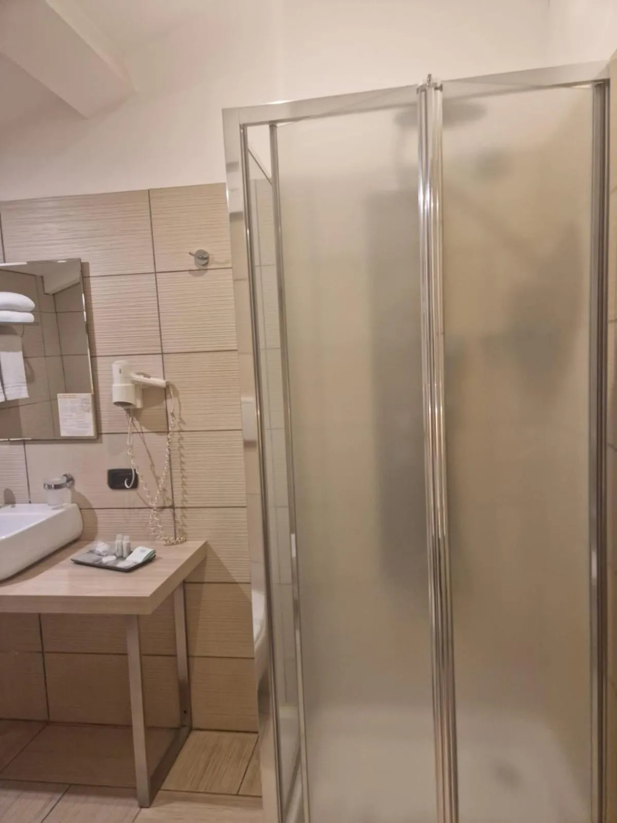 Shower in Art & Jazz Hotel