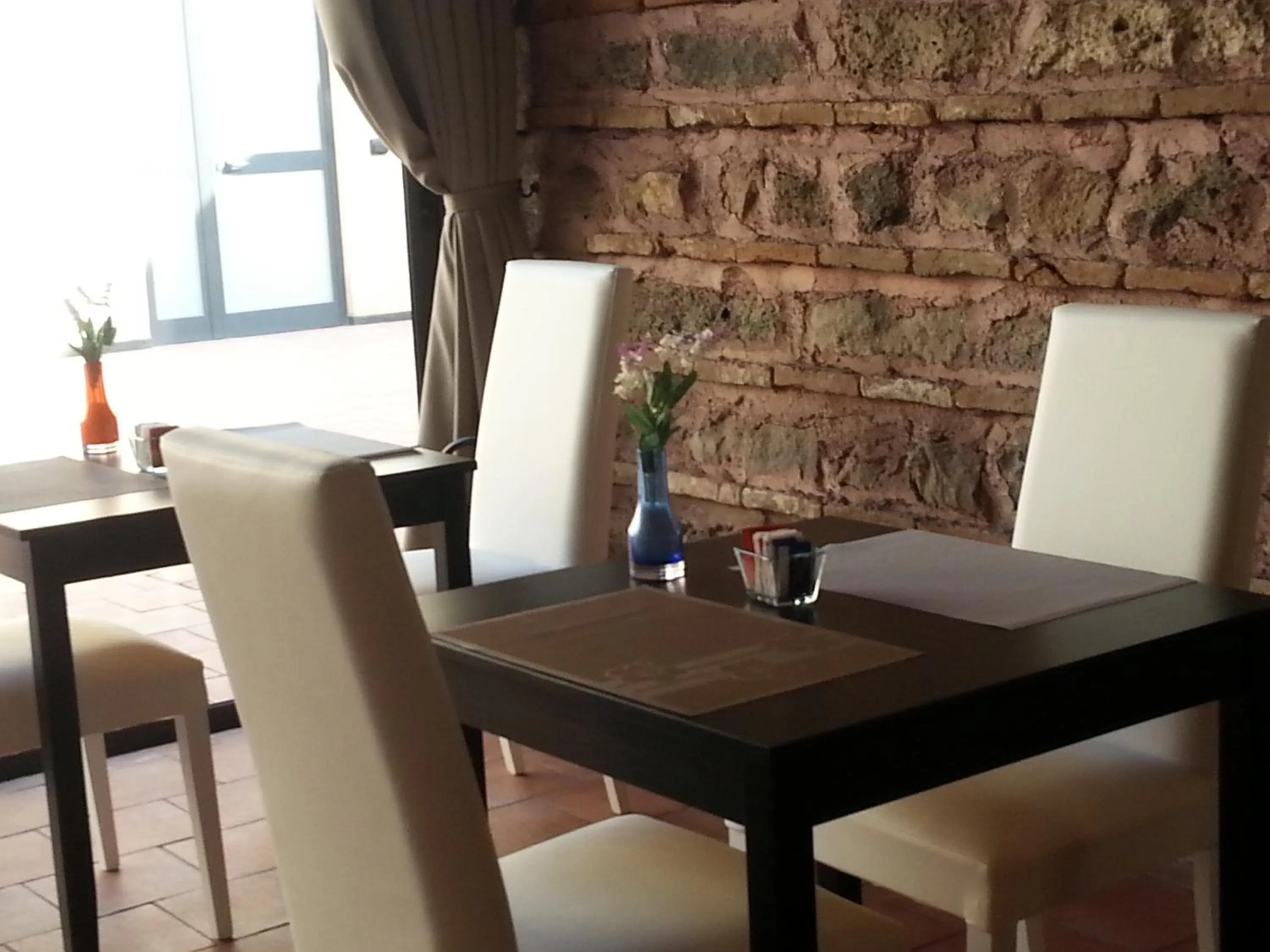 Restaurant/places to eat in Art & Jazz Hotel