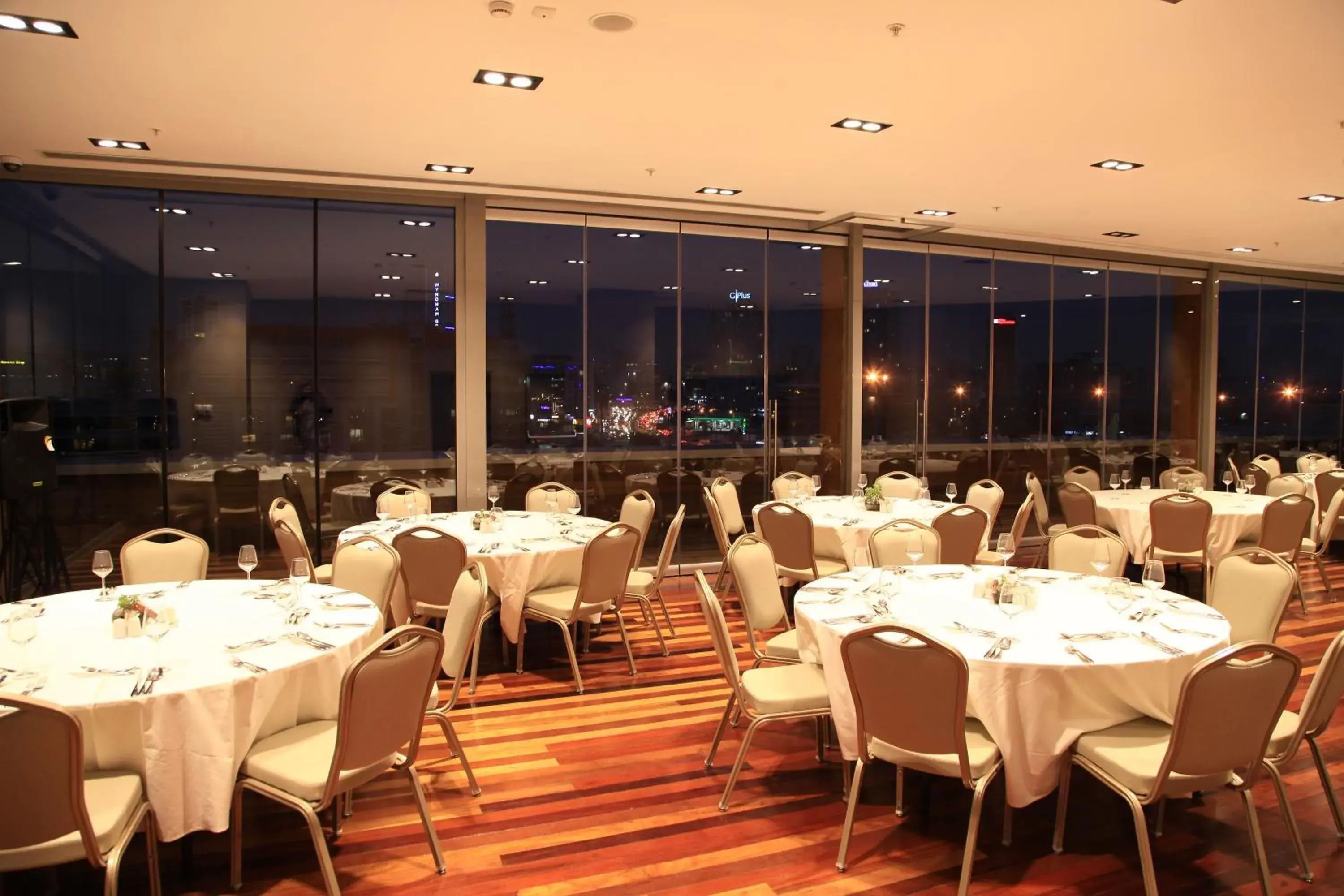 Restaurant/places to eat in Liv City Hotels Restaurant/places to eat in Liv City Hotels