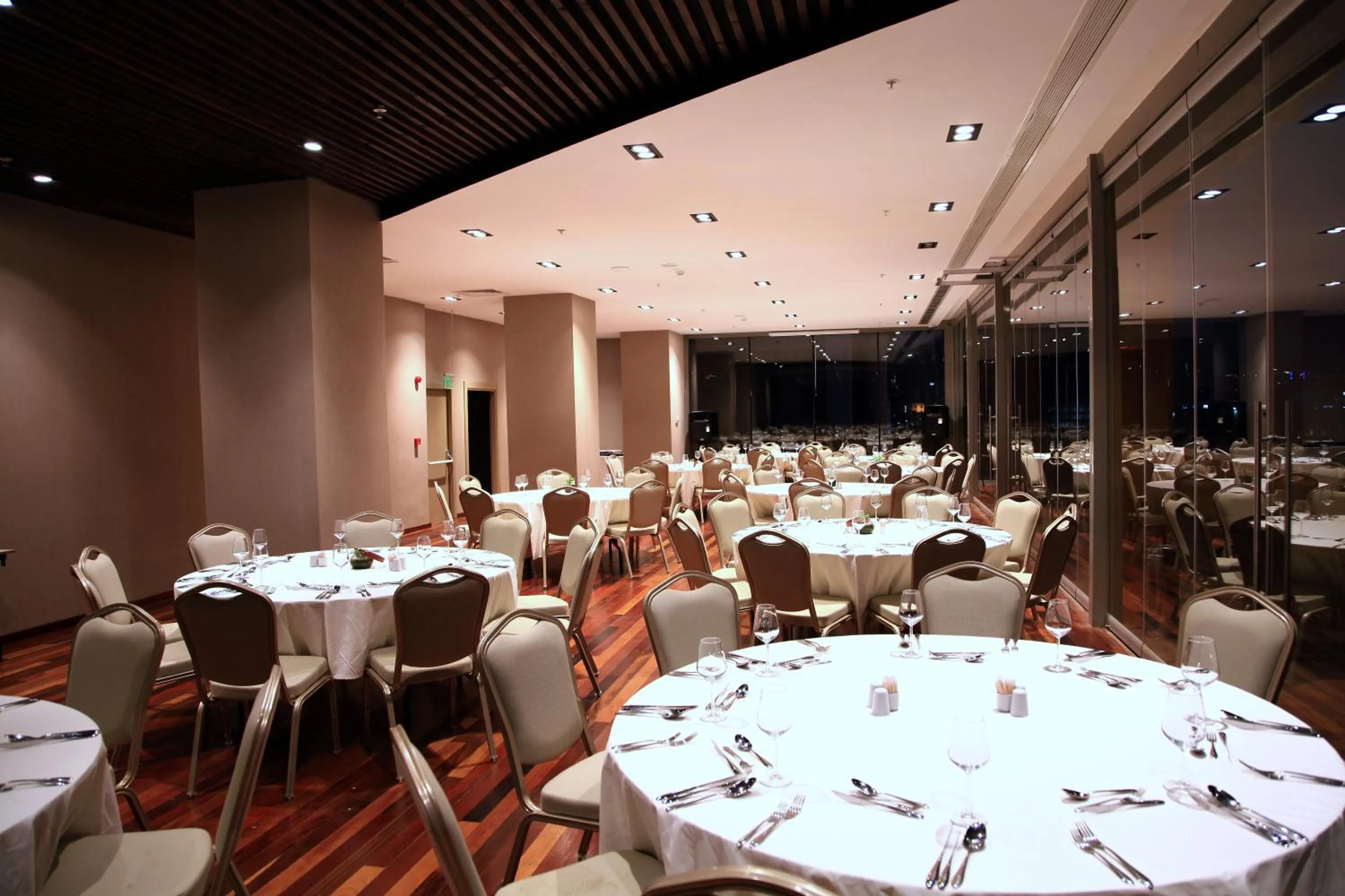 Restaurant/places to eat in Liv City Hotels