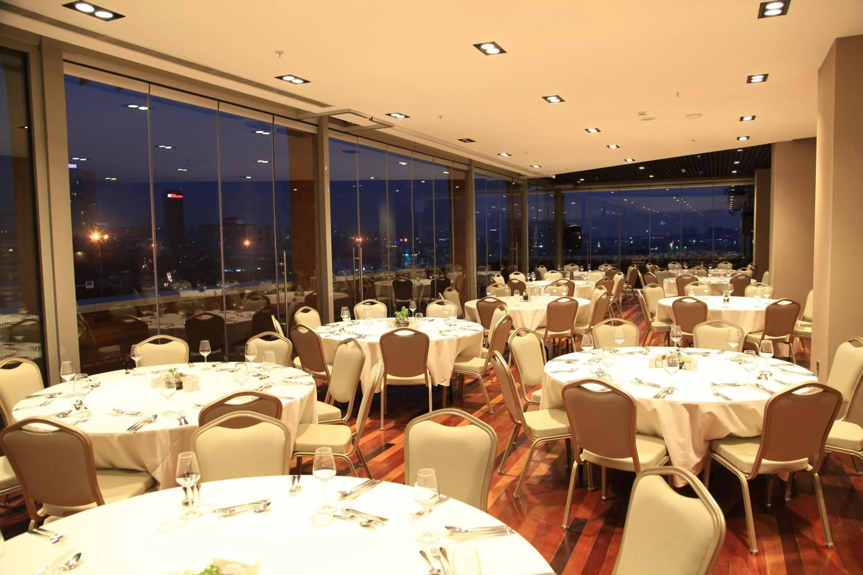 Restaurant/places to eat in Liv City Hotels