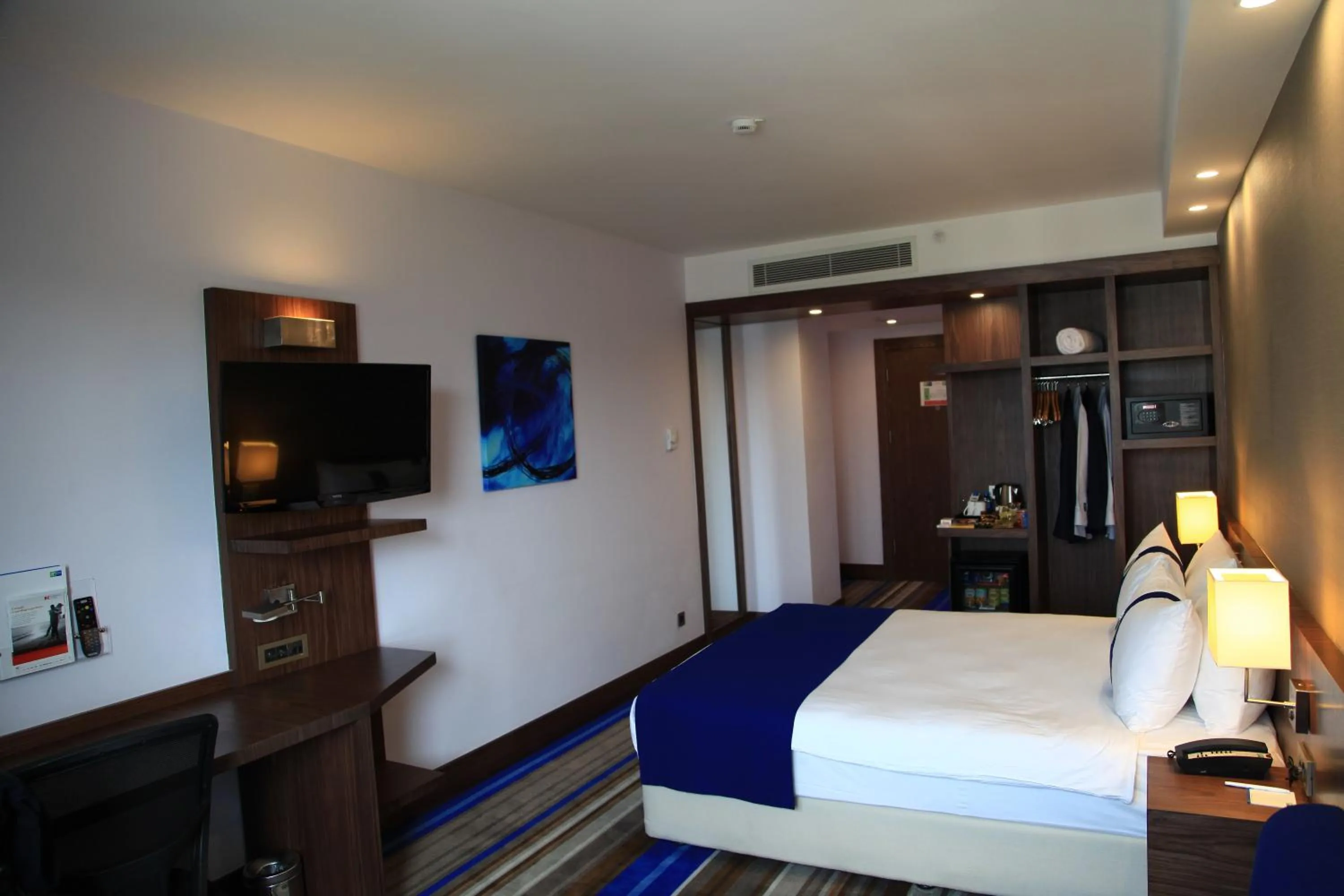 Photo of the whole room, Bed in Liv City Hotels