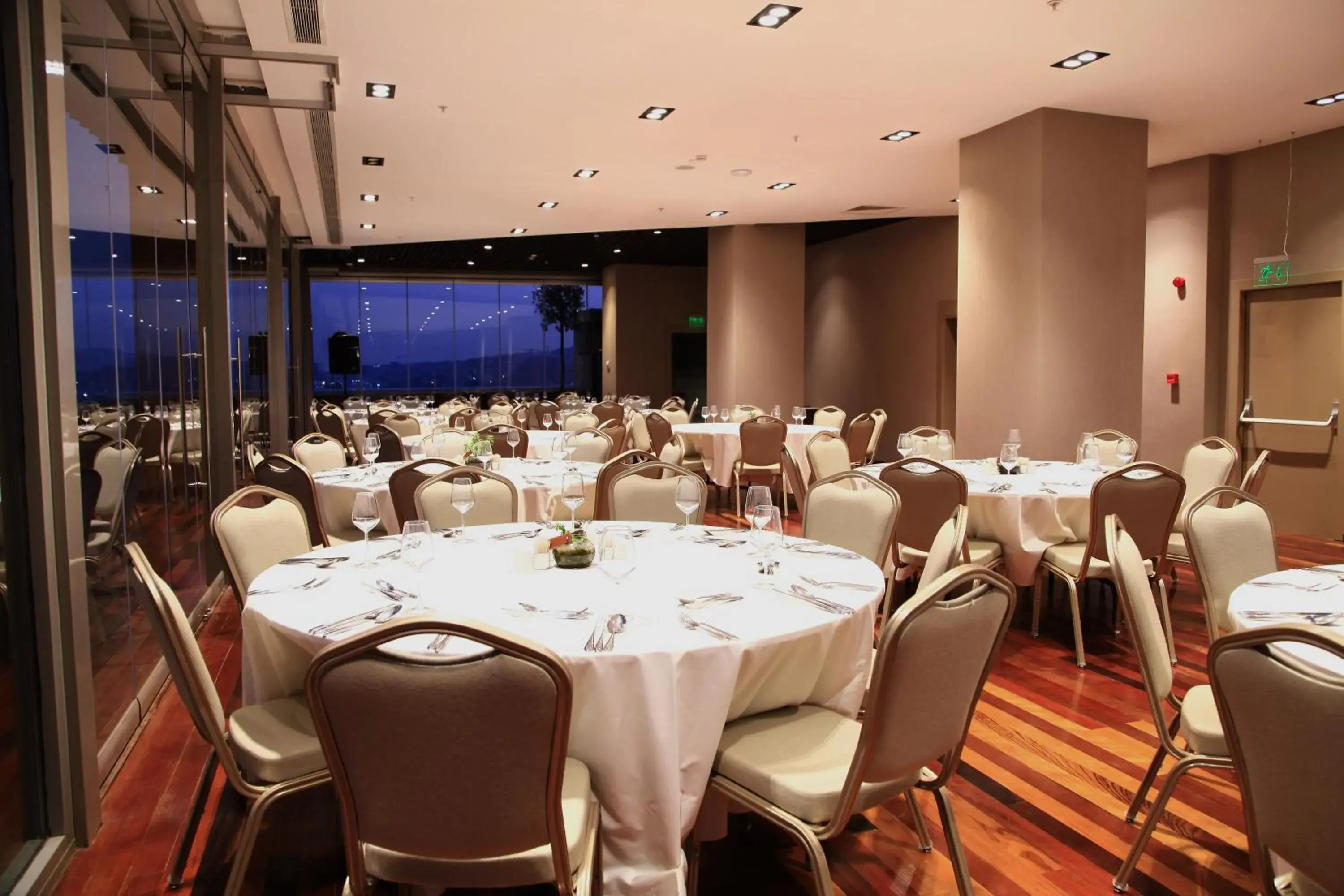 Restaurant/places to eat in Liv City Hotels Restaurant/places to eat in Liv City Hotels