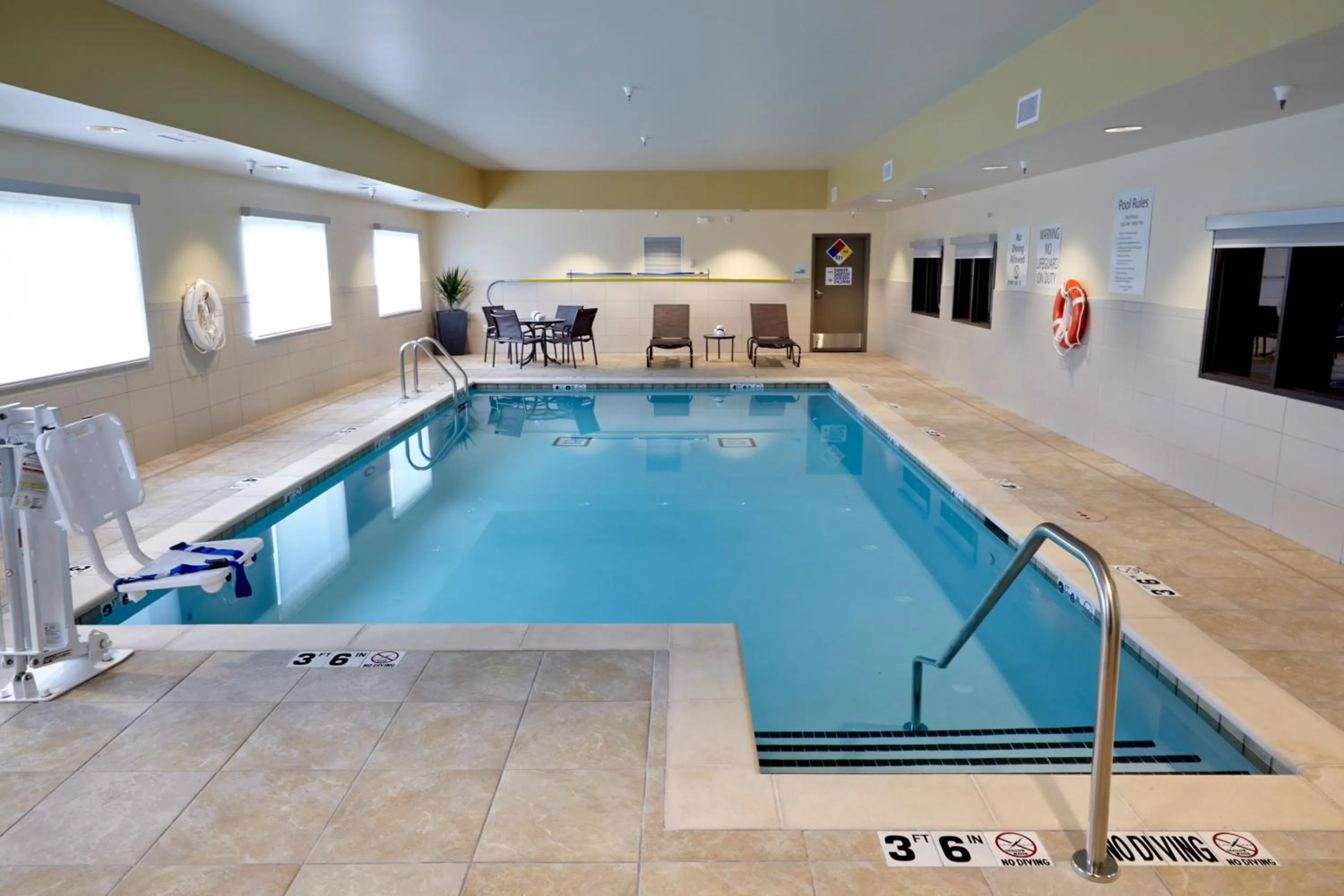 Swimming pool in Holiday Inn Express and Suites Tahlequah by IHG