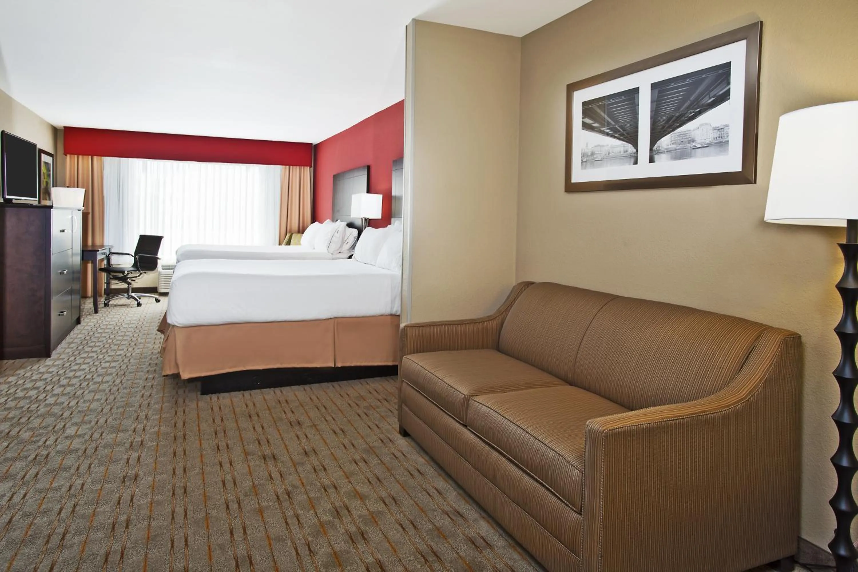 Photo of the whole room, Bed in Holiday Inn Express & Suites Springfield by IHG