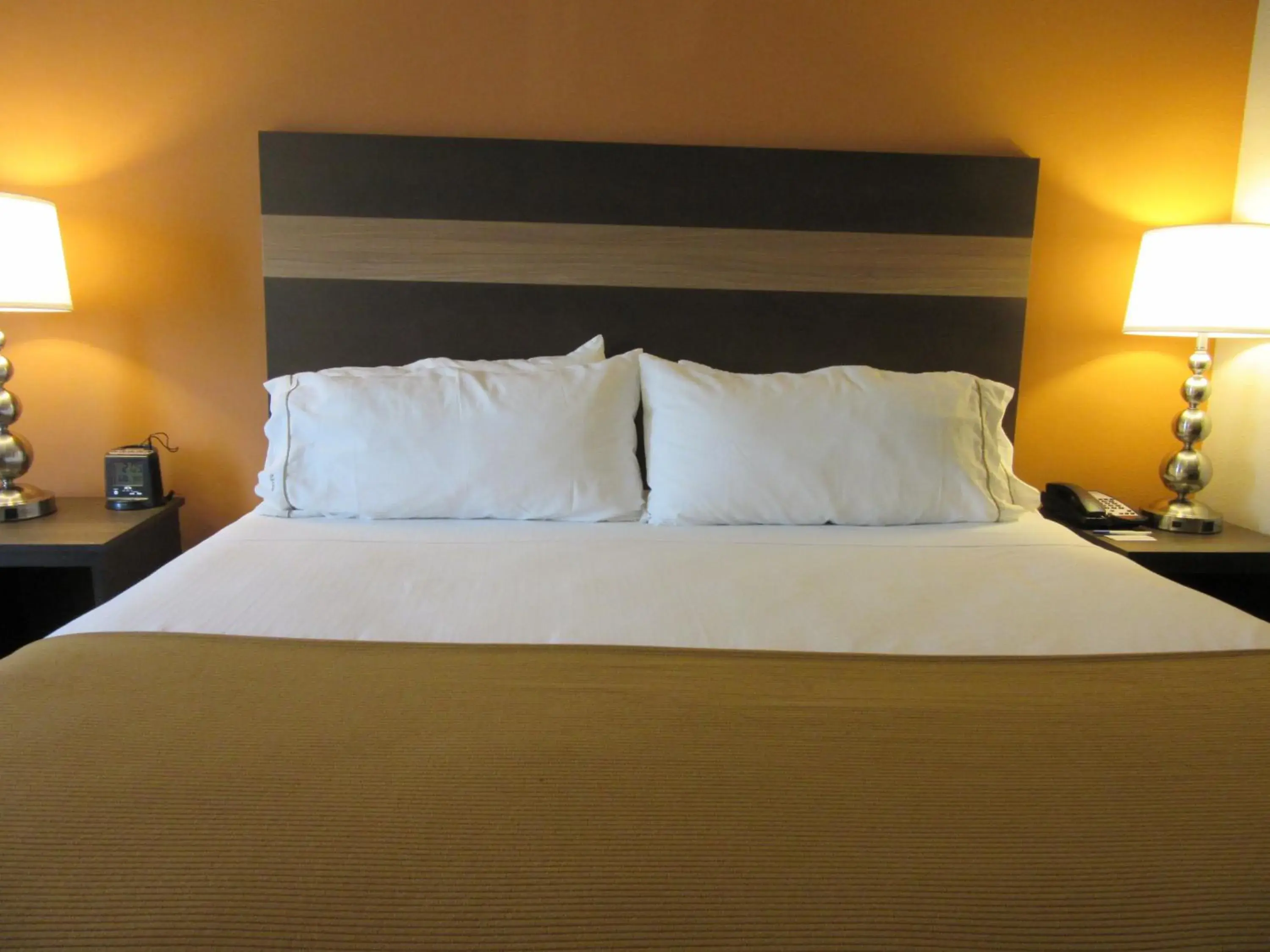 Bed in Holiday Inn Express Wichita South by IHG Bed in Holiday Inn Express Wichita South by IHG