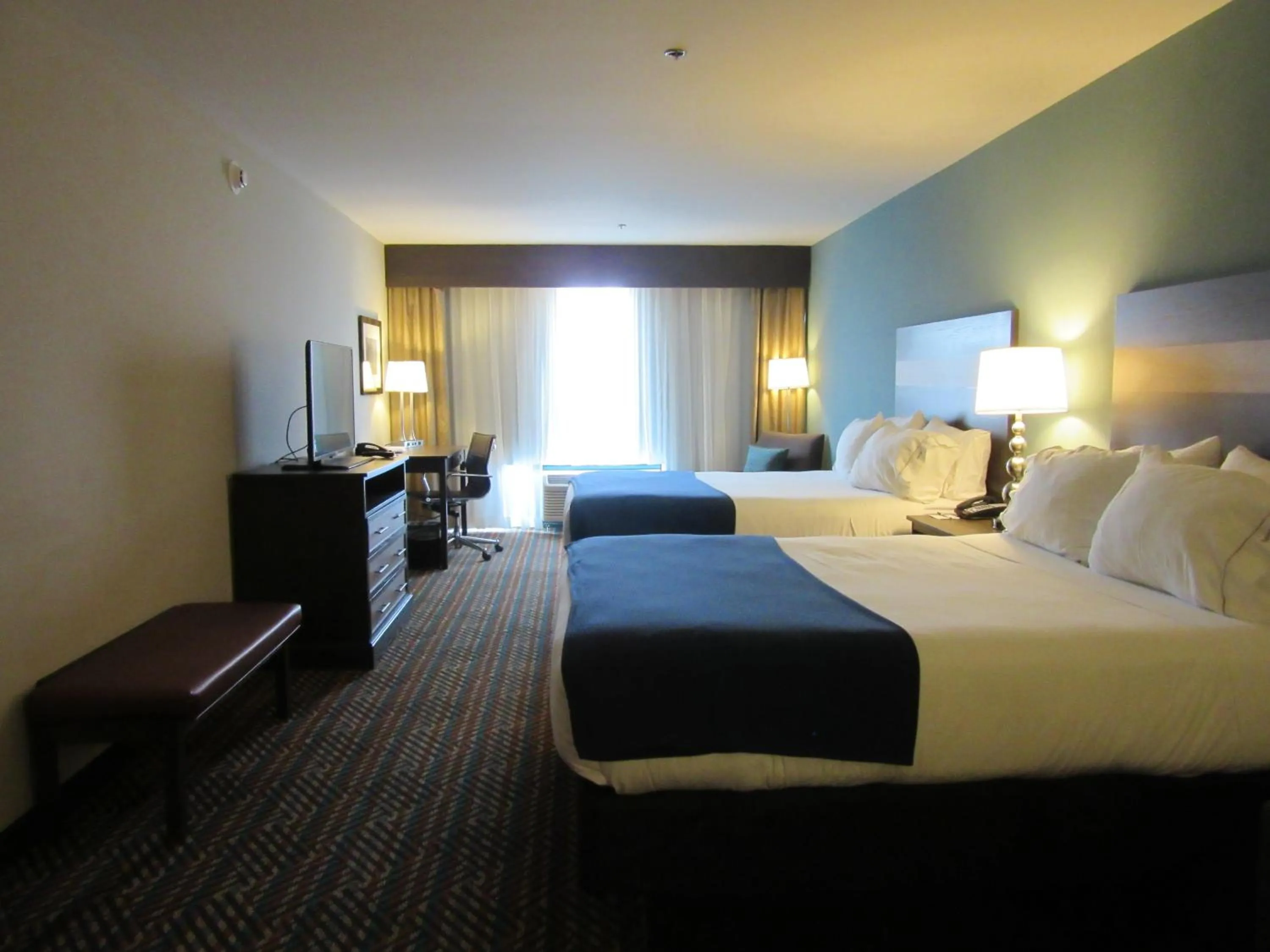 Bed in Holiday Inn Express Wichita South by IHG