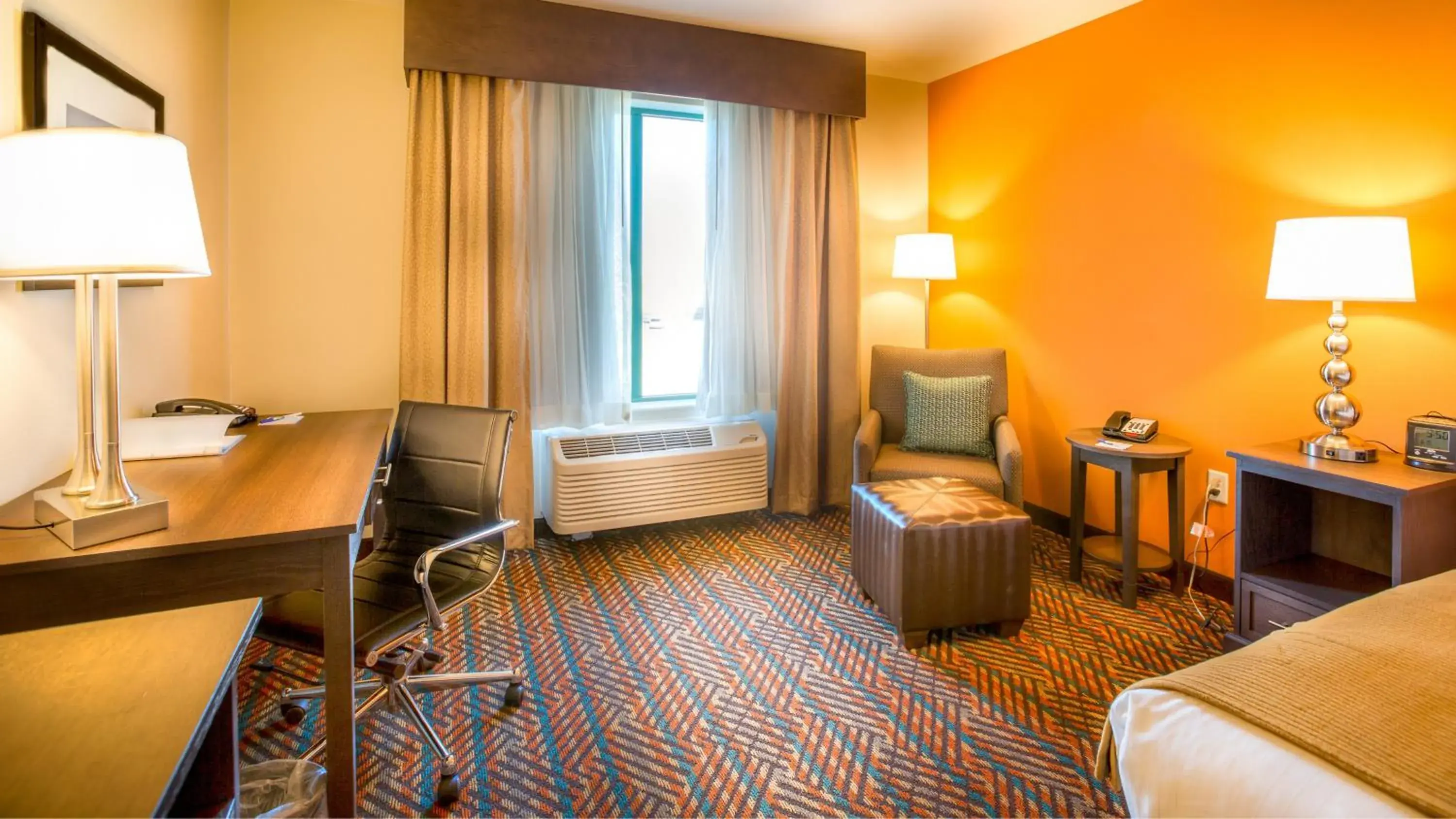Photo of the whole room, Bed in Holiday Inn Express Wichita South by IHG Photo of the whole room, Bed in Holiday Inn Express Wichita South by IHG