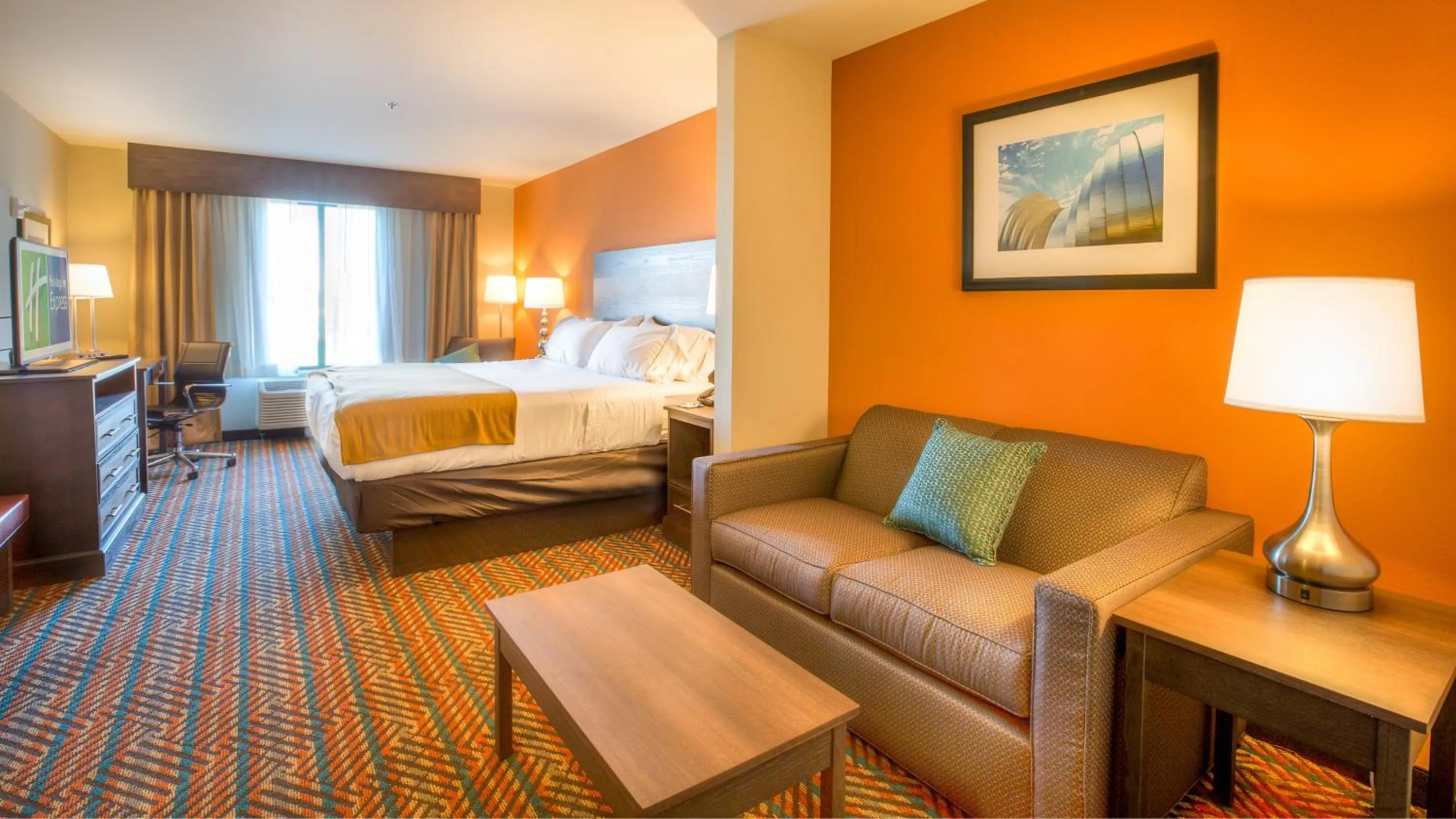 Photo of the whole room, Bed in Holiday Inn Express Wichita South by IHG