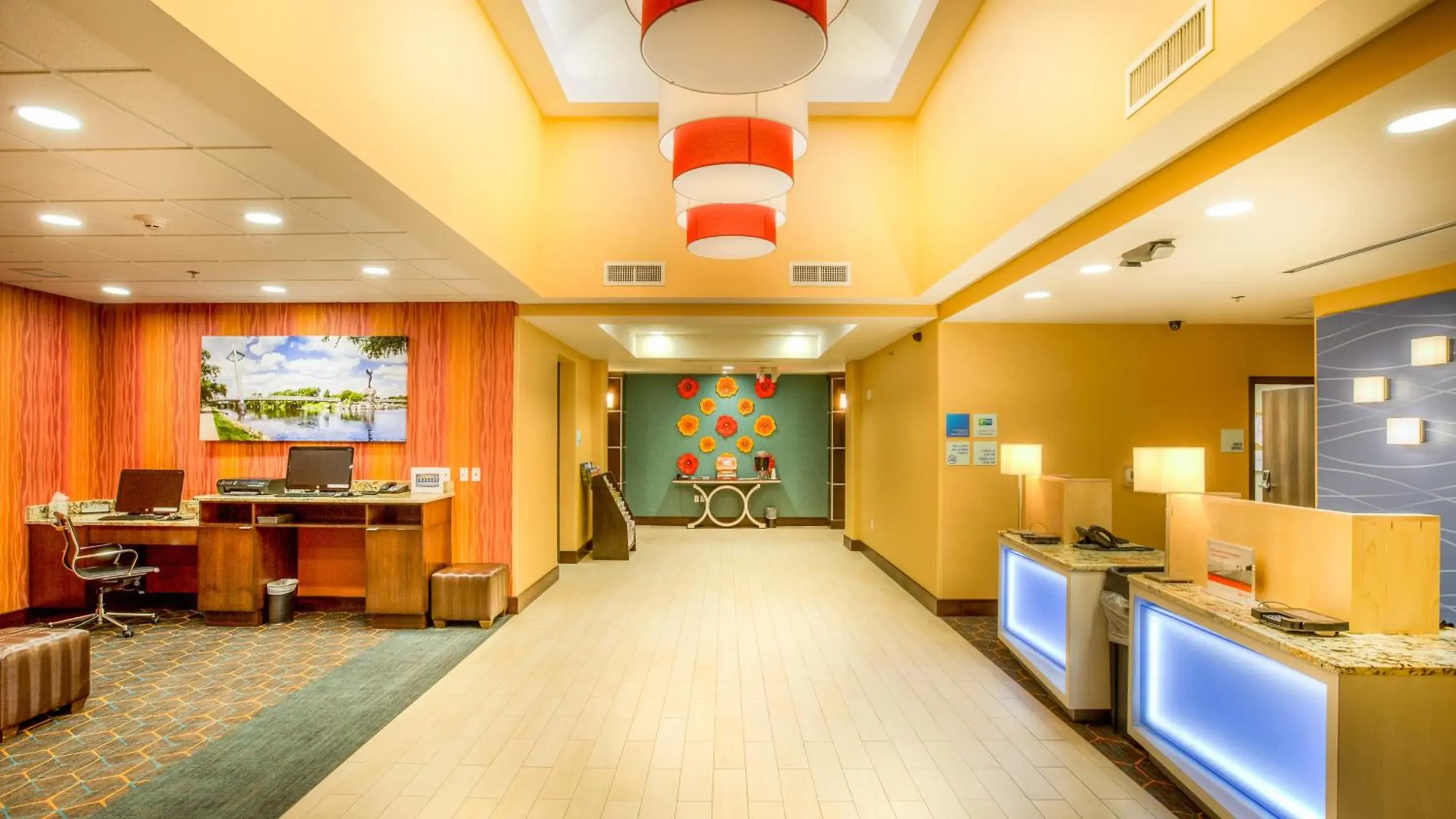 Property building in Holiday Inn Express Wichita South by IHG Property building in Holiday Inn Express Wichita South by IHG