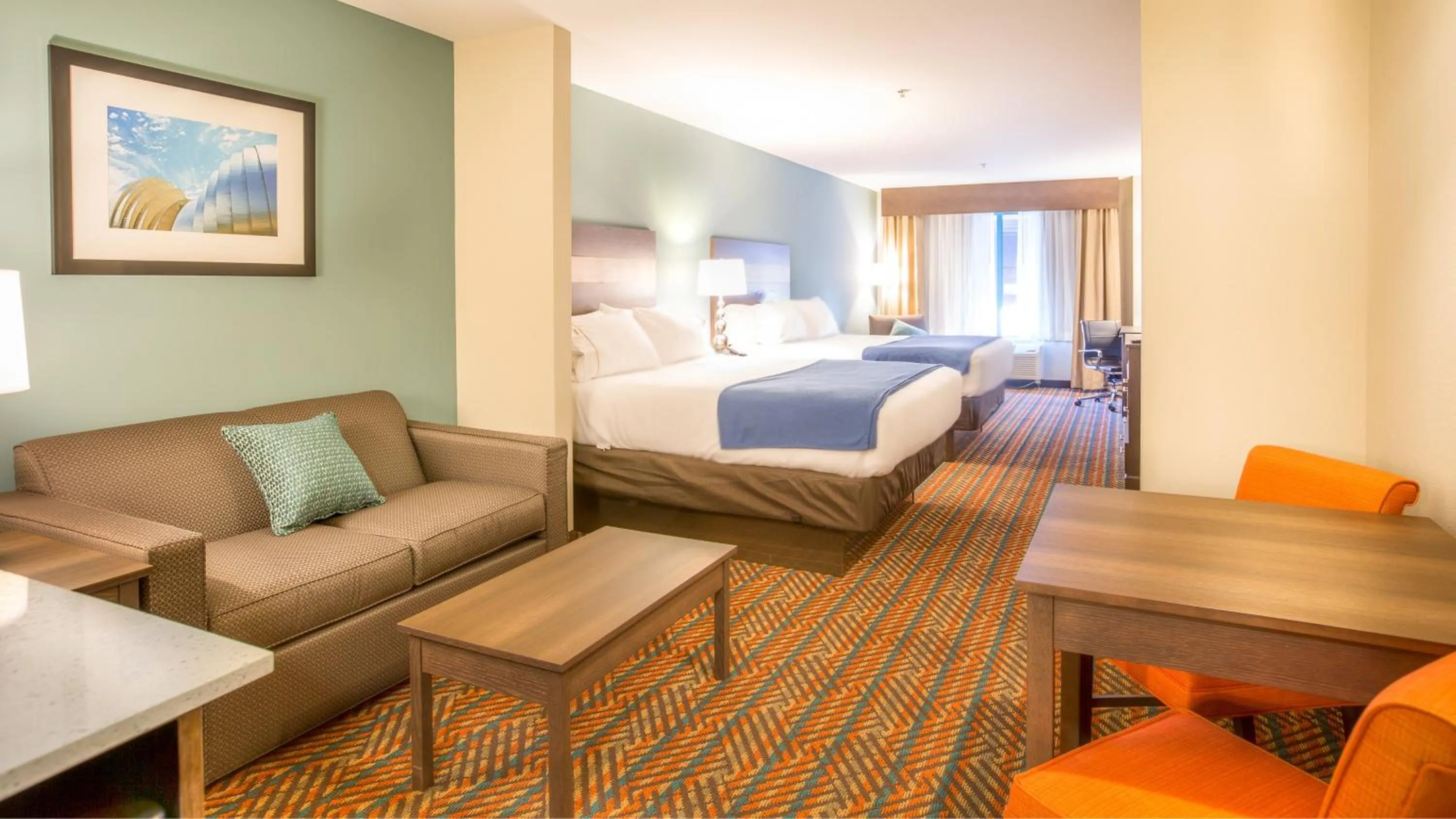 Photo of the whole room, Bed in Holiday Inn Express Wichita South by IHG