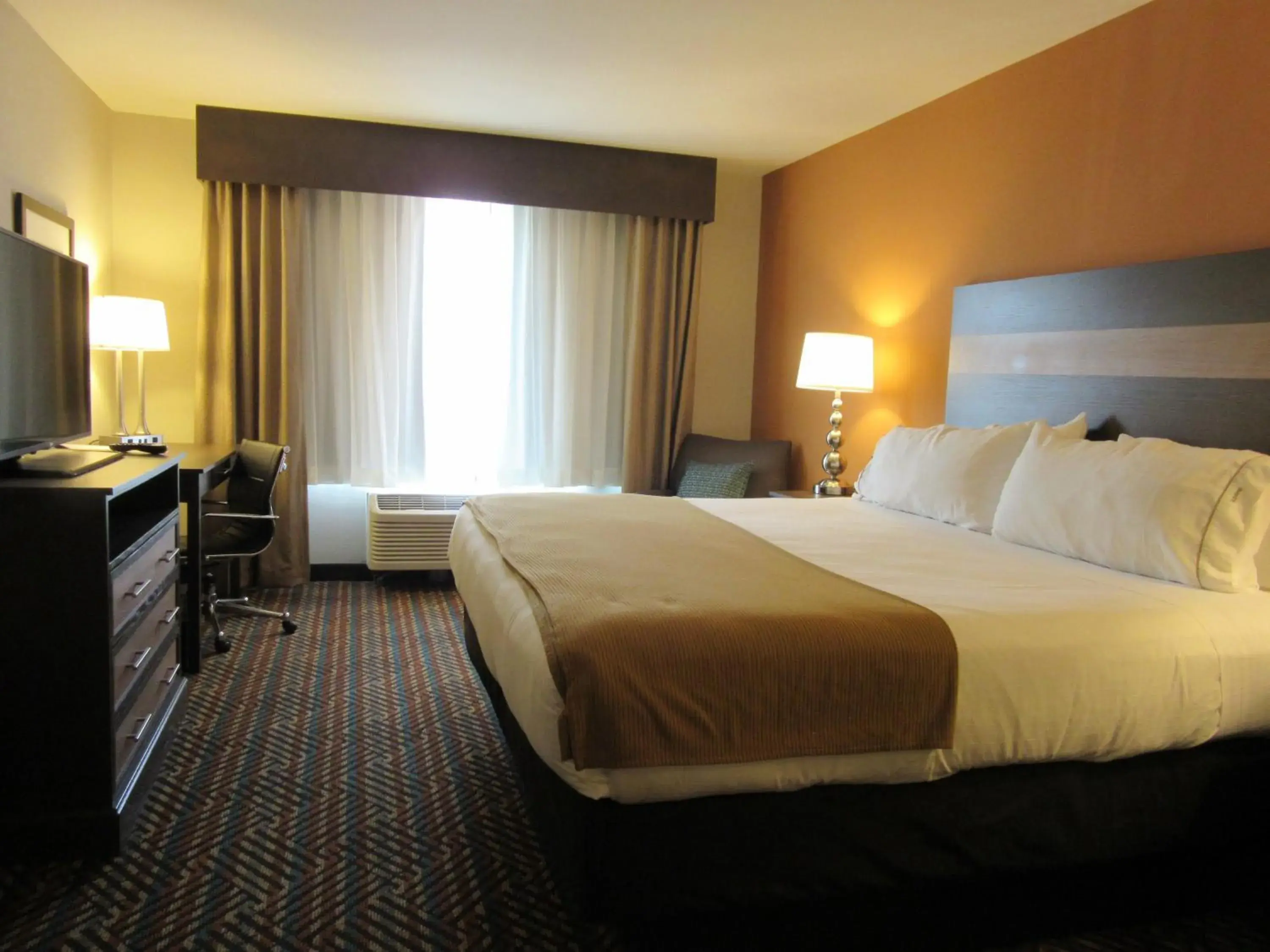 Bed in Holiday Inn Express Wichita South by IHG Bed in Holiday Inn Express Wichita South by IHG