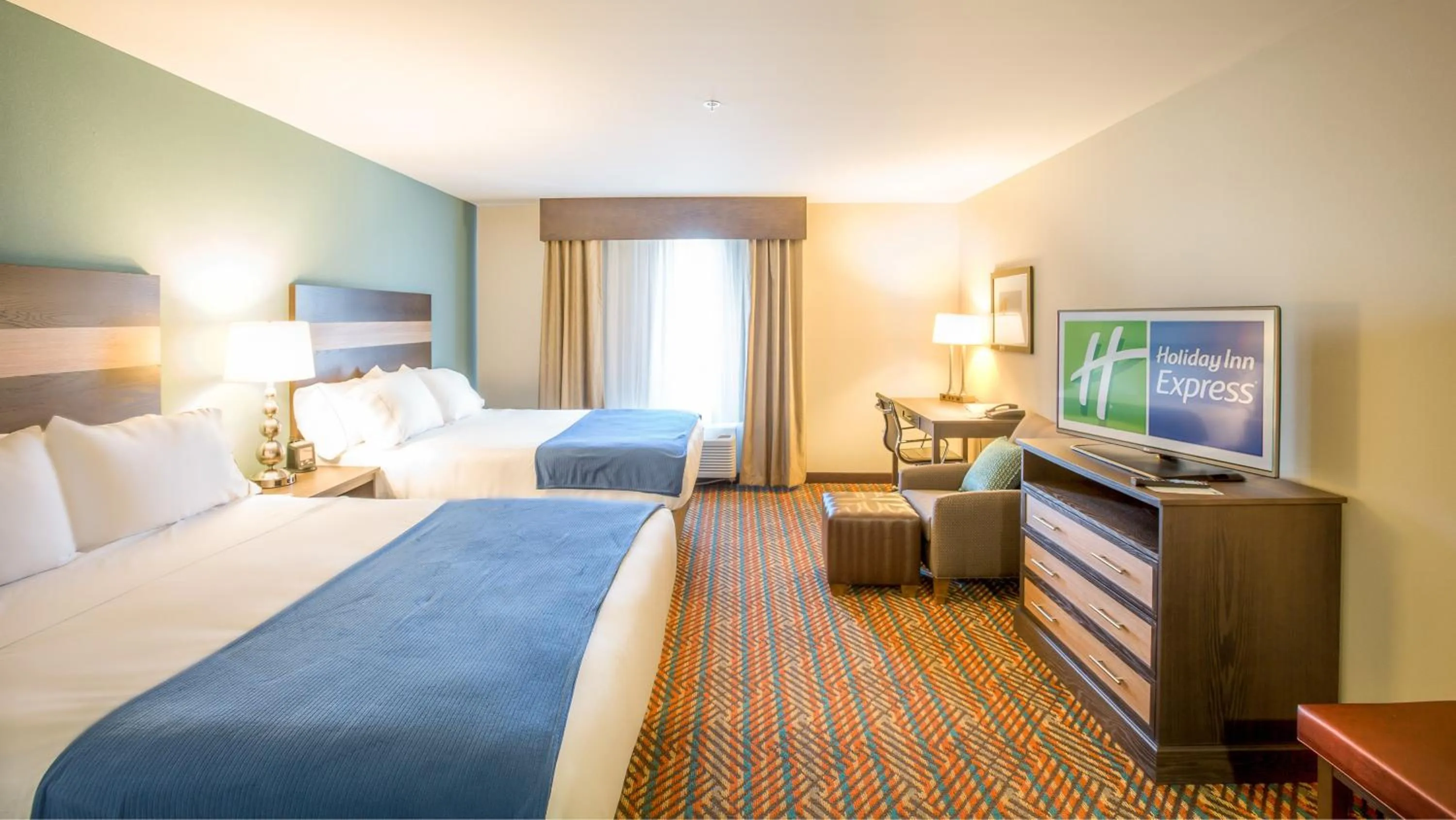 Photo of the whole room, Bed in Holiday Inn Express Wichita South by IHG