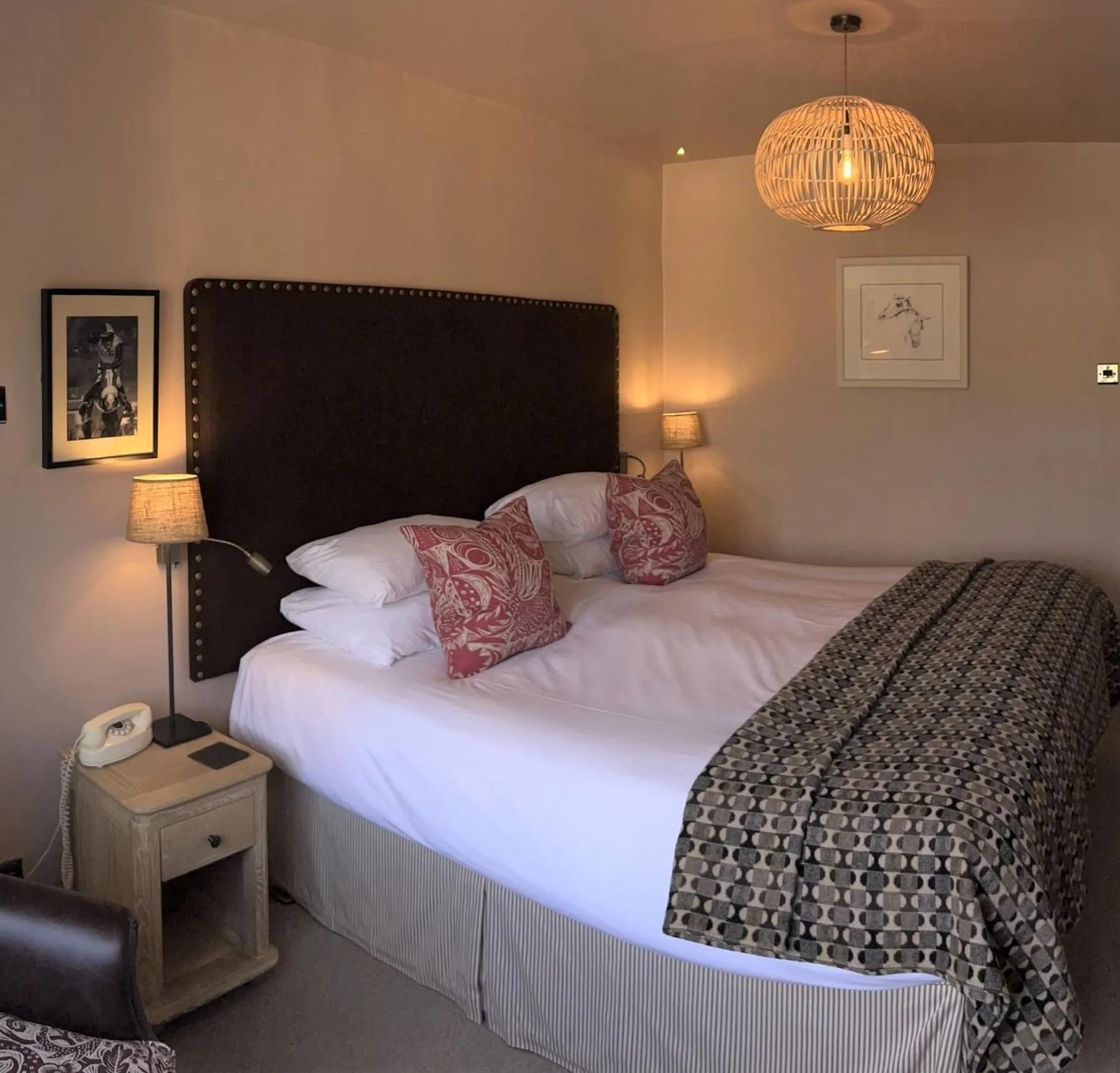 Bedroom, Bed in The Broadway Hotel