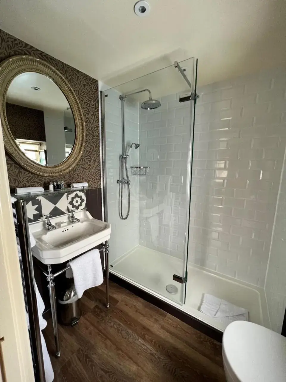 Good Double Room - single occupancy in The Broadway Hotel Good Double Room - single occupancy in The Broadway Hotel