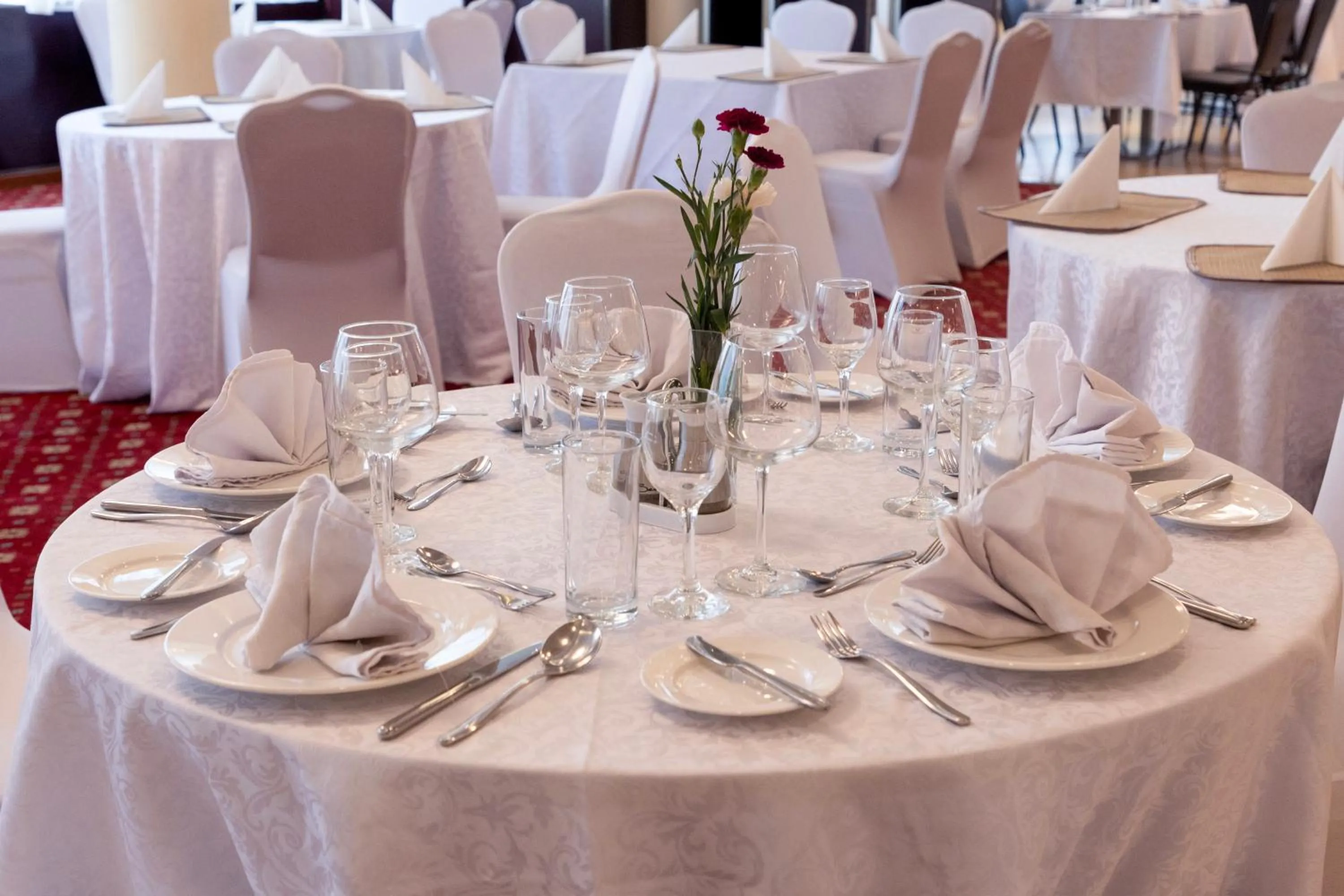 Restaurant/places to eat in Dreamliner Hotel