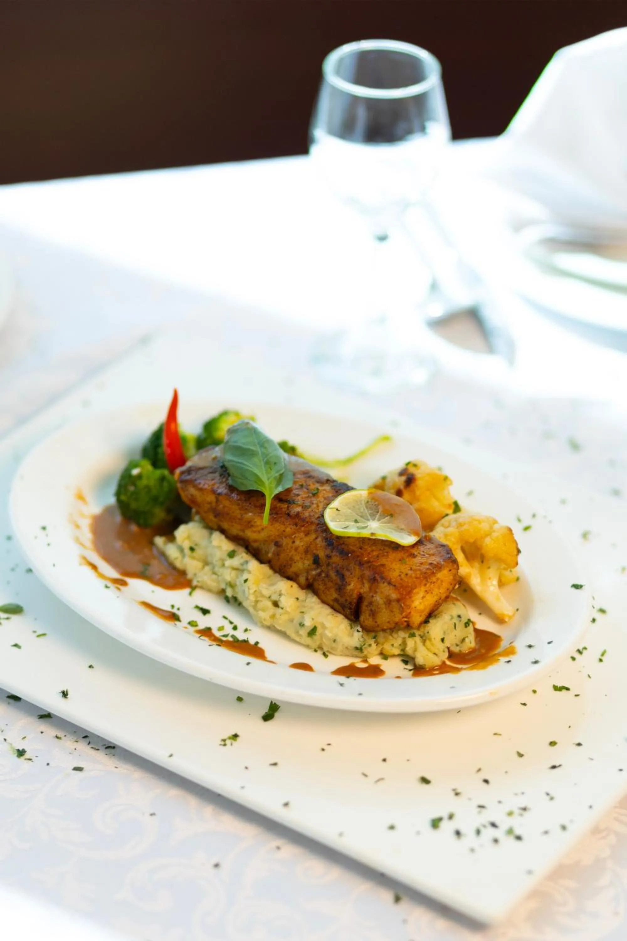 Restaurant/places to eat in Dreamliner Hotel