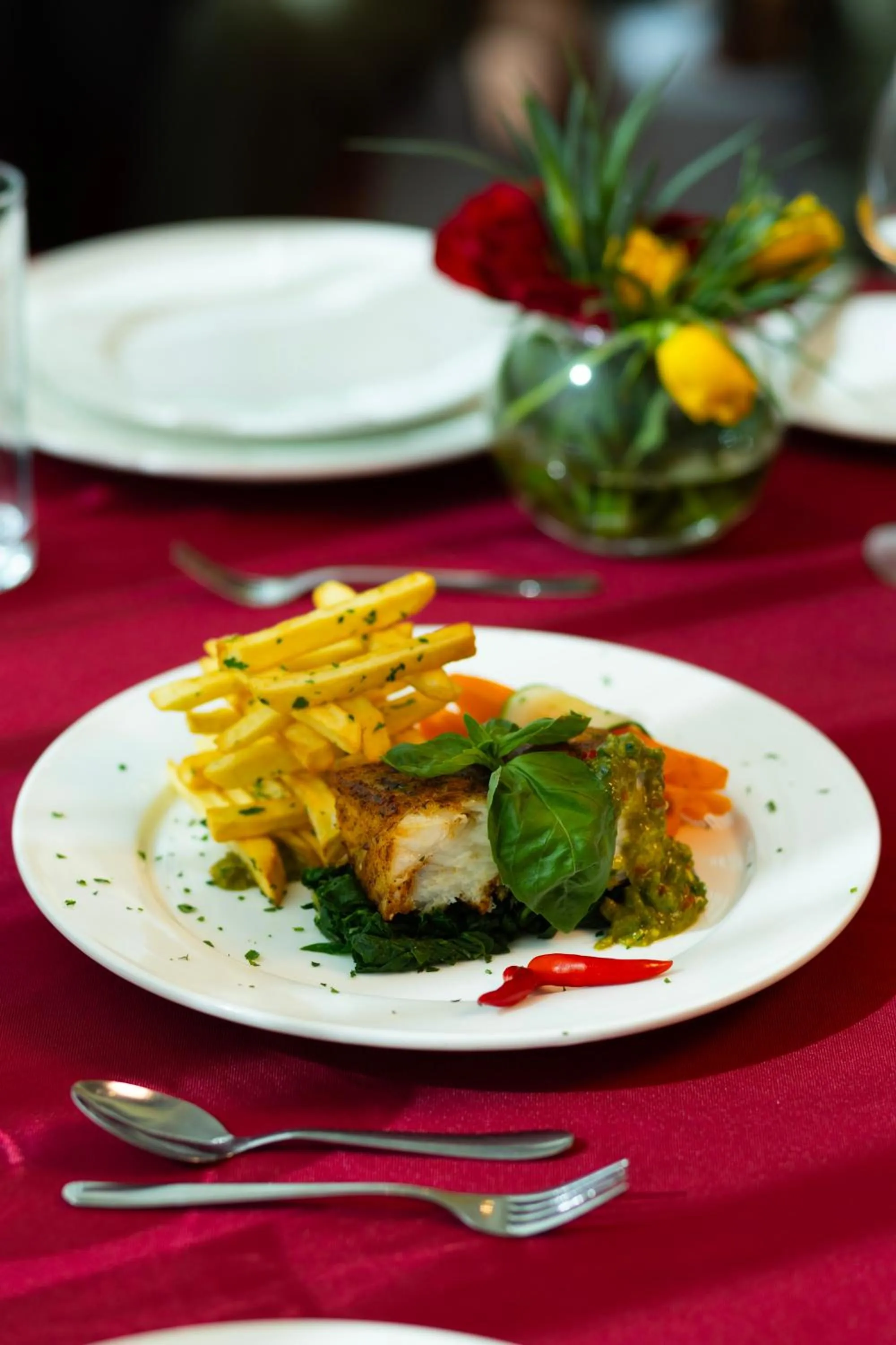 Restaurant/places to eat in Dreamliner Hotel