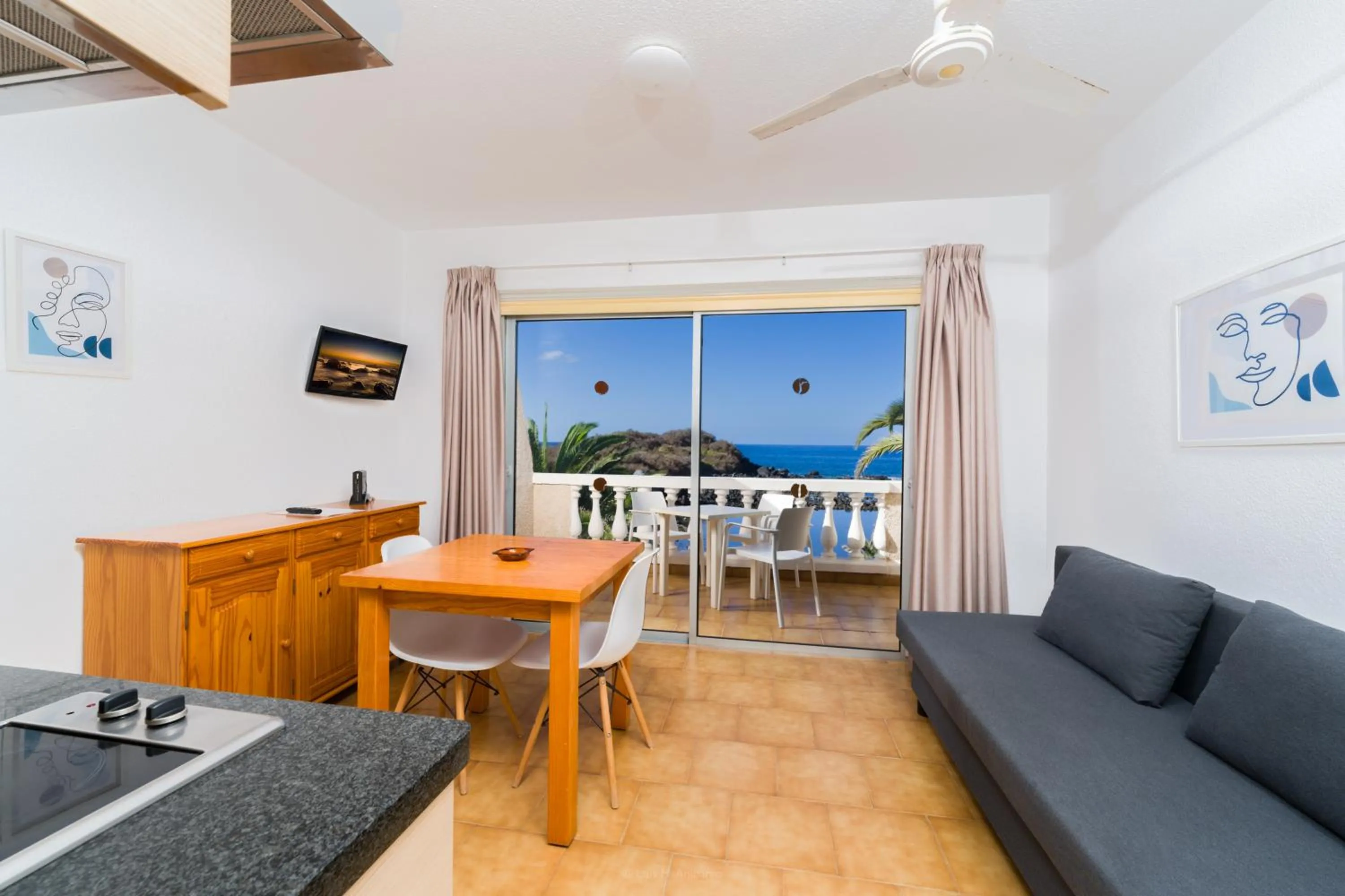 One-Bedroom Apartment with Sea View in Apartamentos Charco del Conde