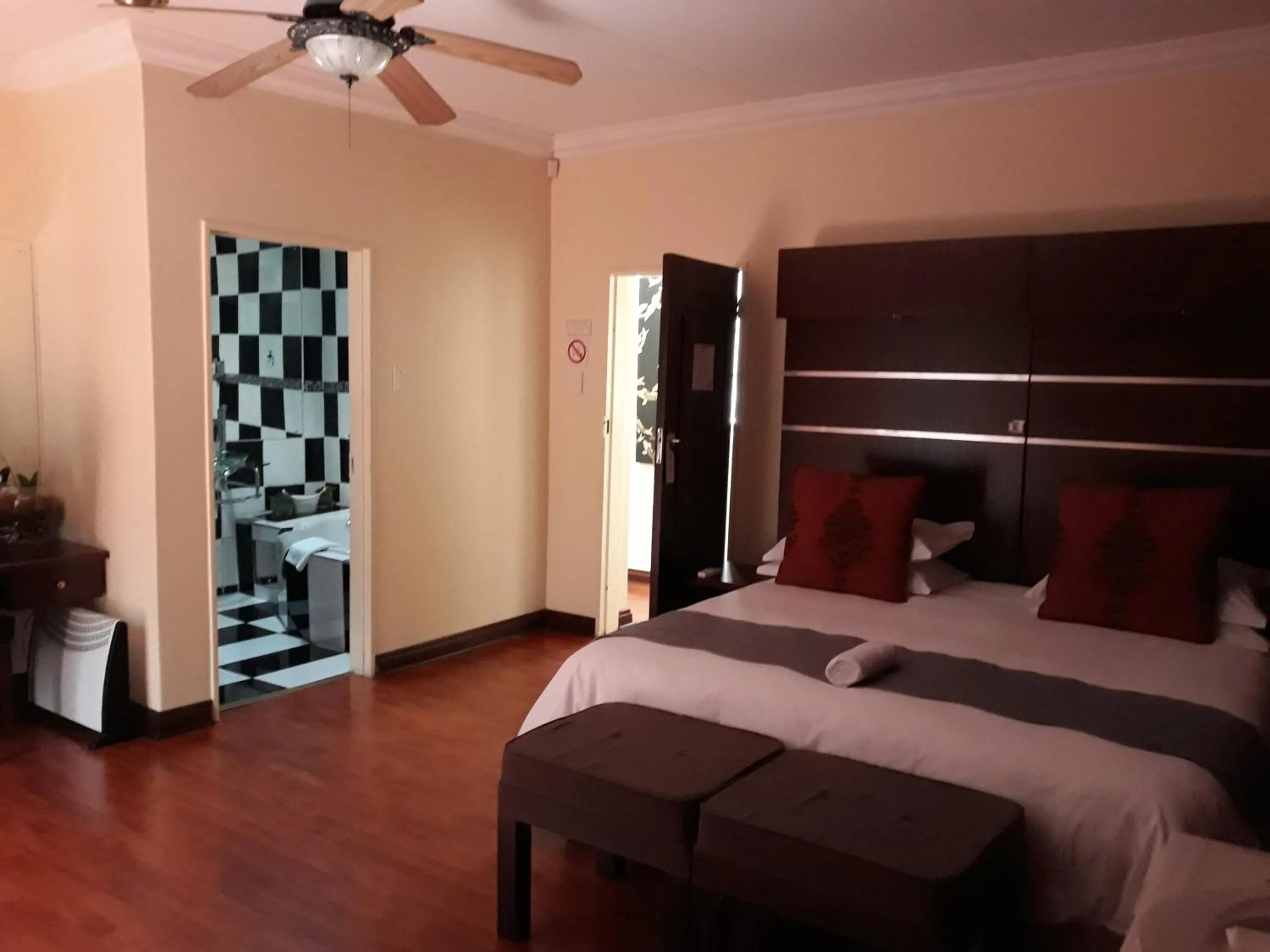 Bedroom, Bed in Aalwyns Guesthouse