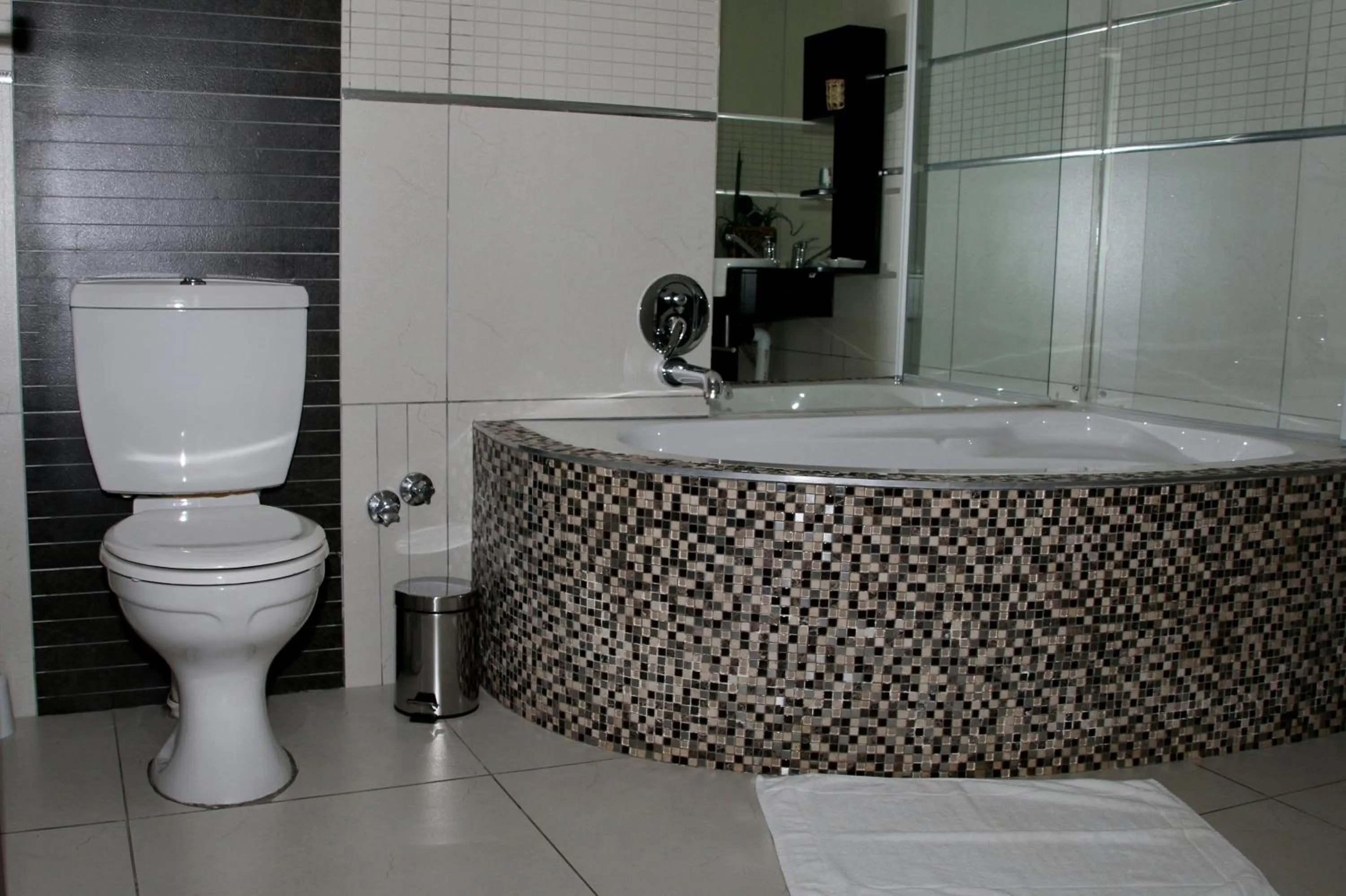 Hot Tub in Aalwyns Guesthouse