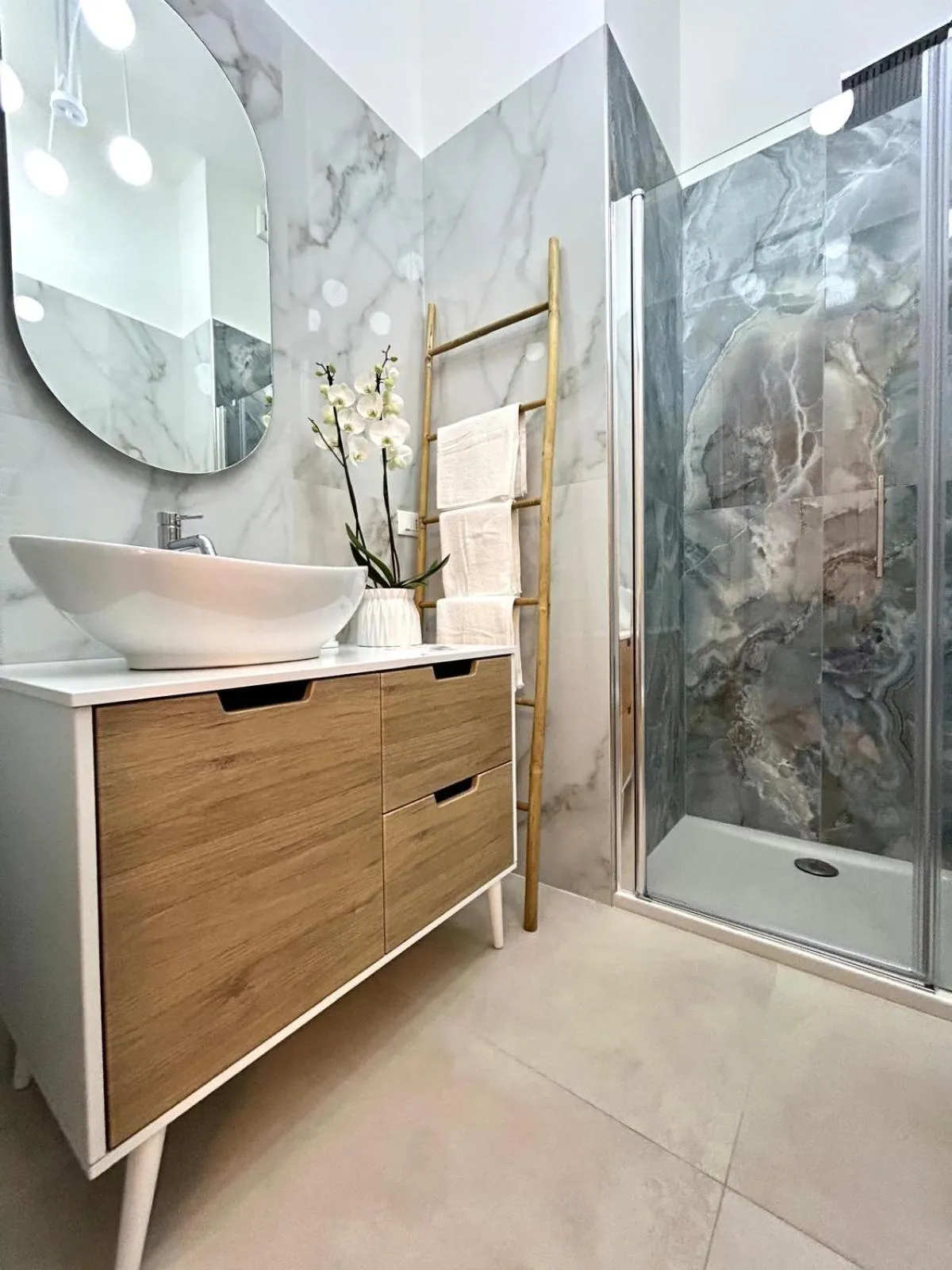 Shower in Sea Pearl Luxury Rooms