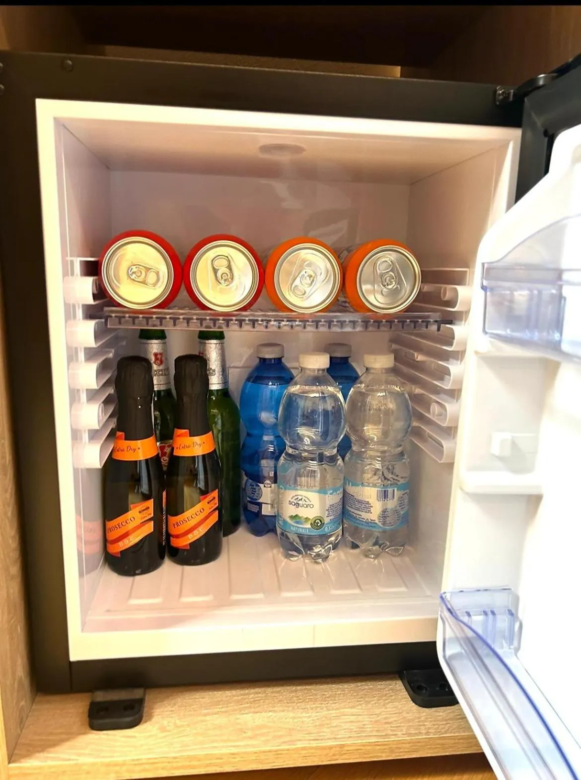 Restaurant/places to eat in Sea Pearl Luxury Rooms