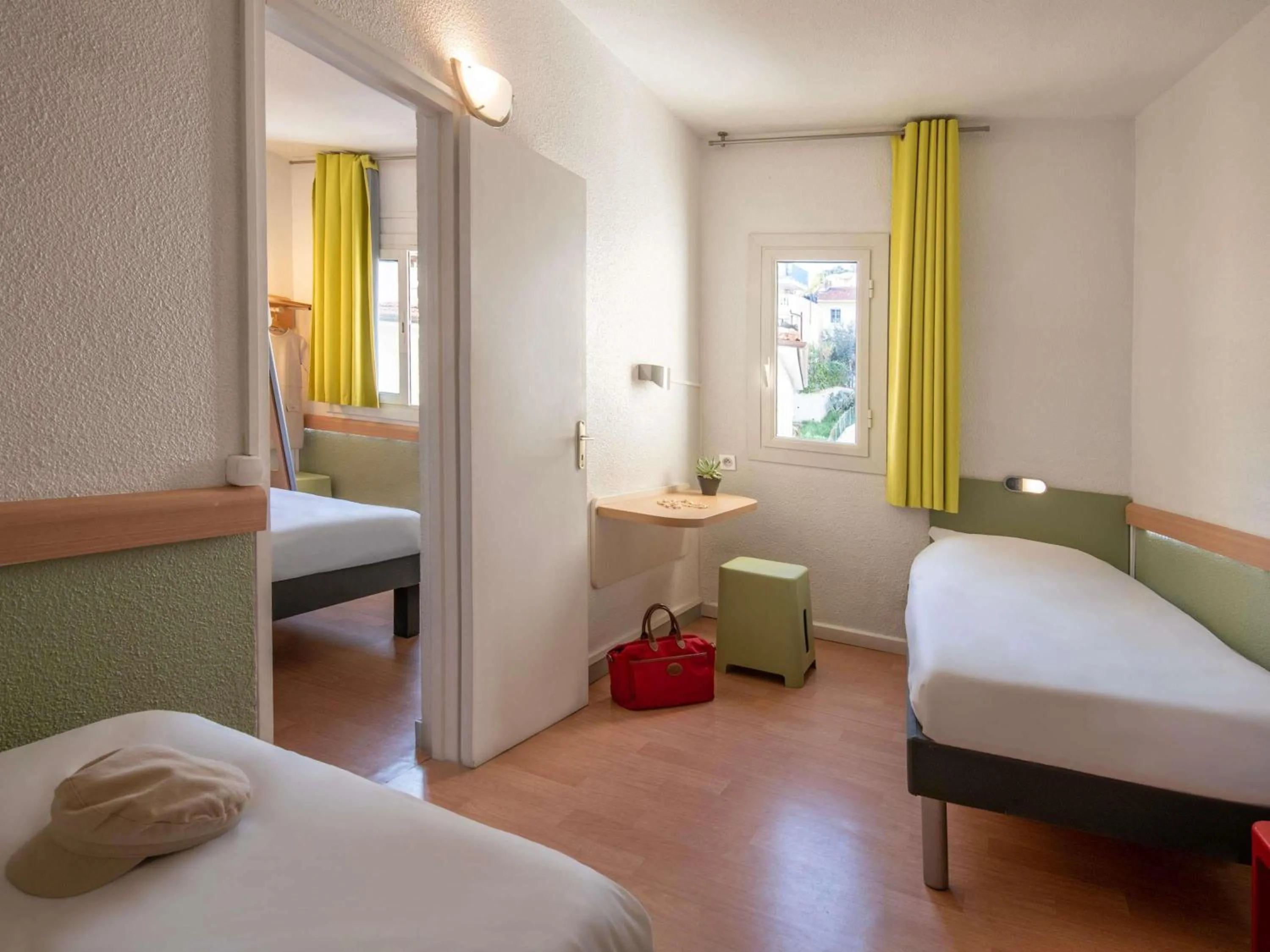 Bedroom, Bed in ibis budget Menton Bord de Mer