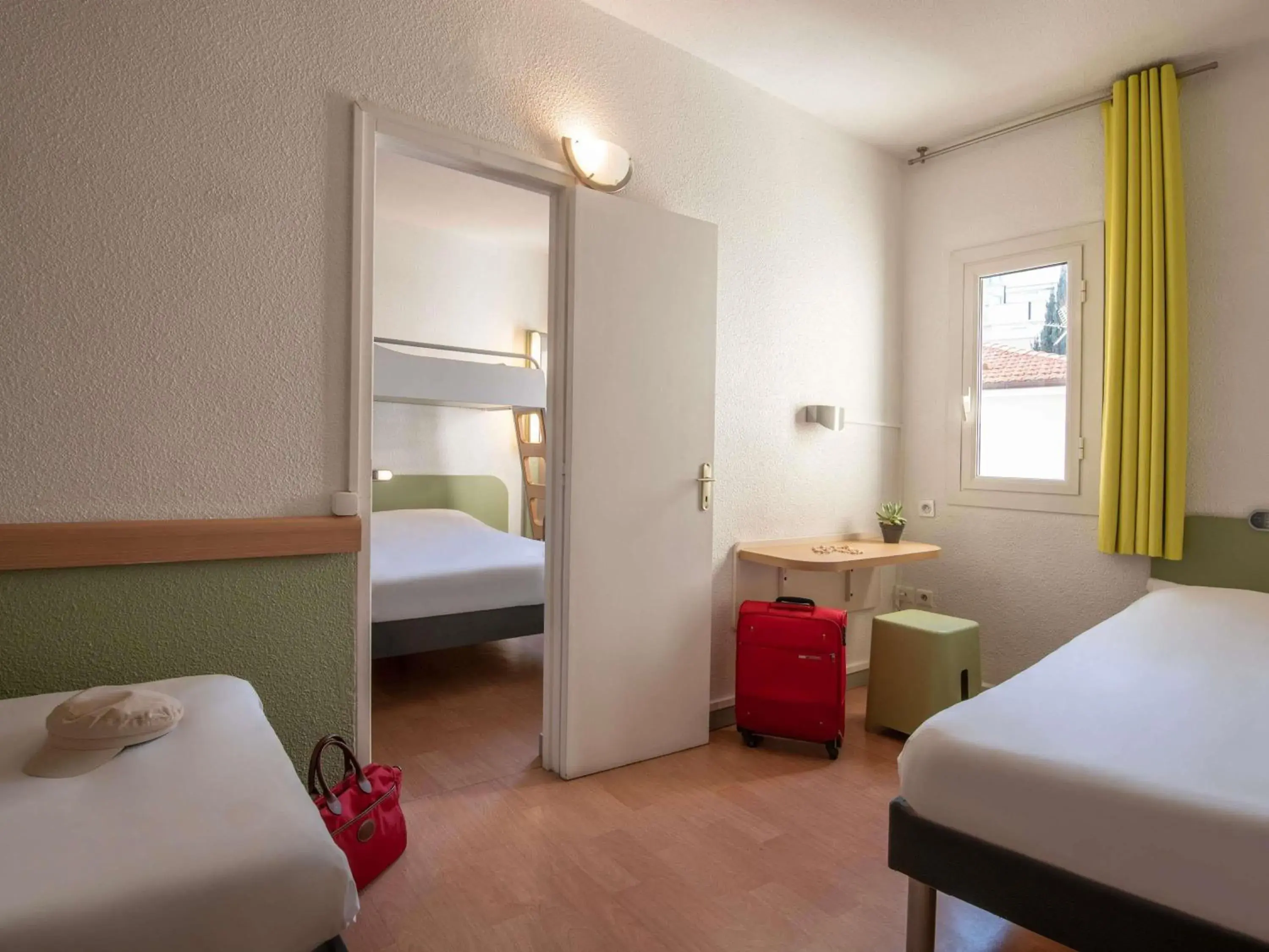 Bedroom, Bed in ibis budget Menton Bord de Mer Bedroom, Bed in ibis budget Menton Bord de Mer