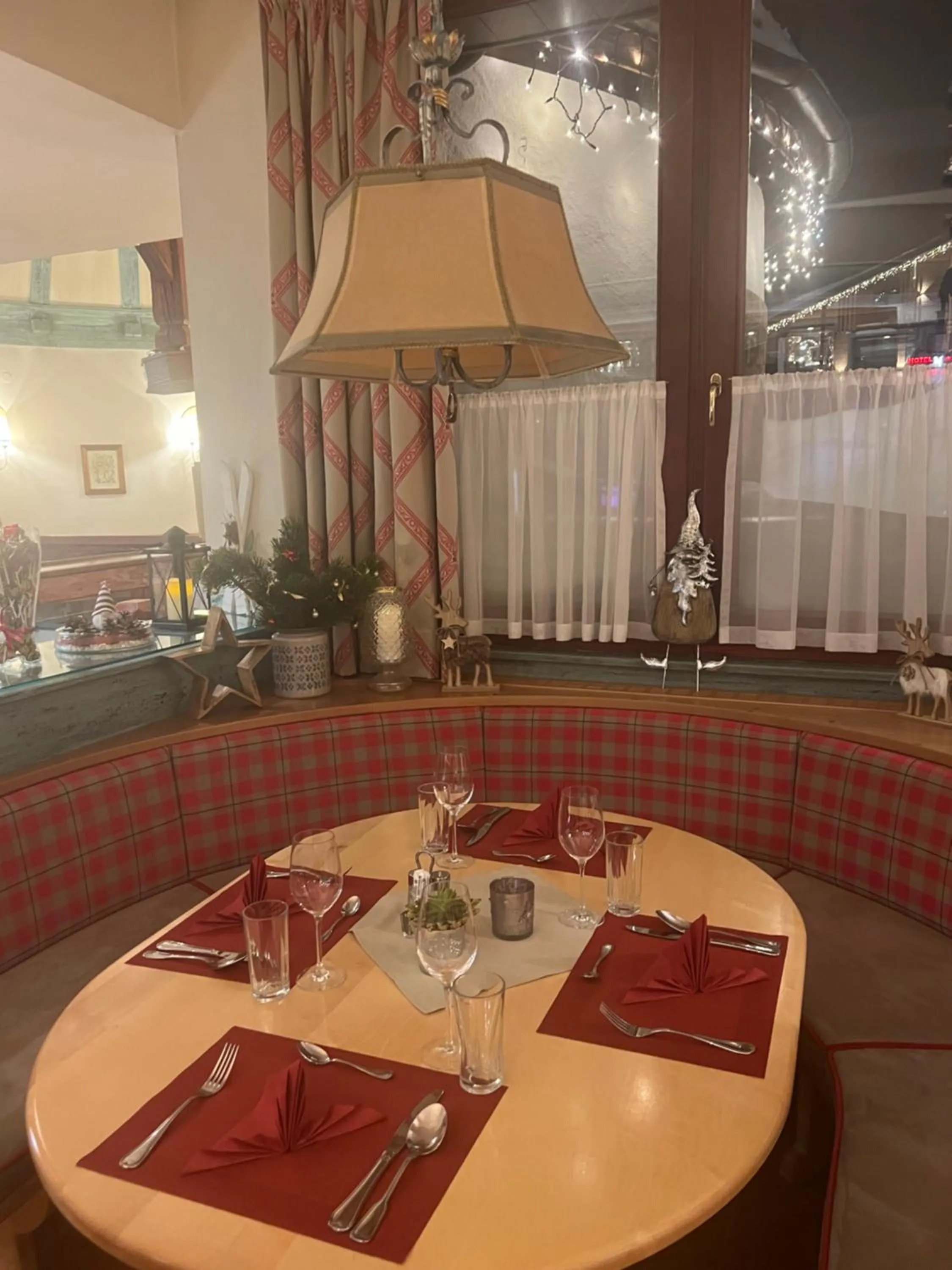 Restaurant/places to eat in Hotel-Skischule Krallinger