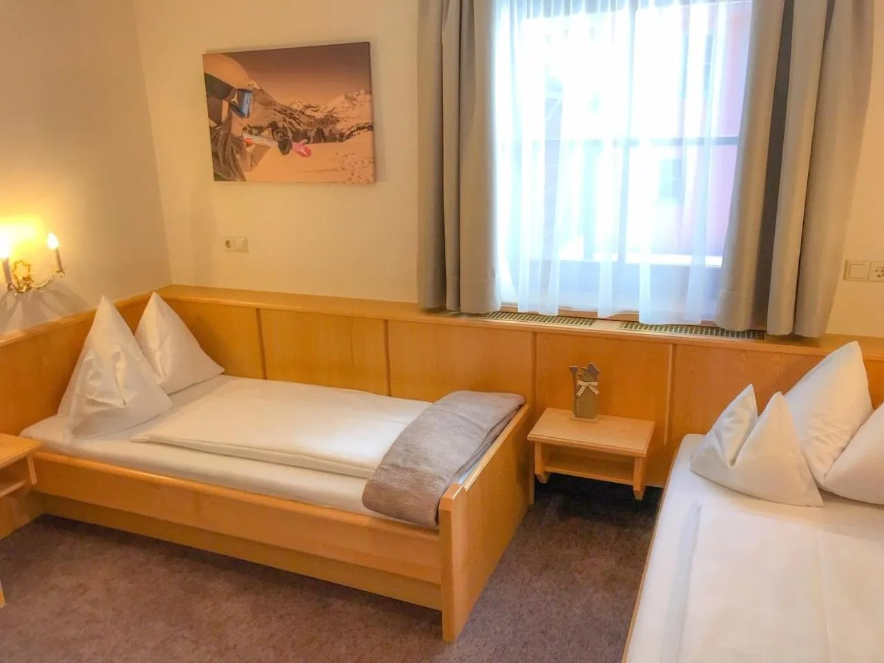 Bedroom, Bed in Andi's Skihotel