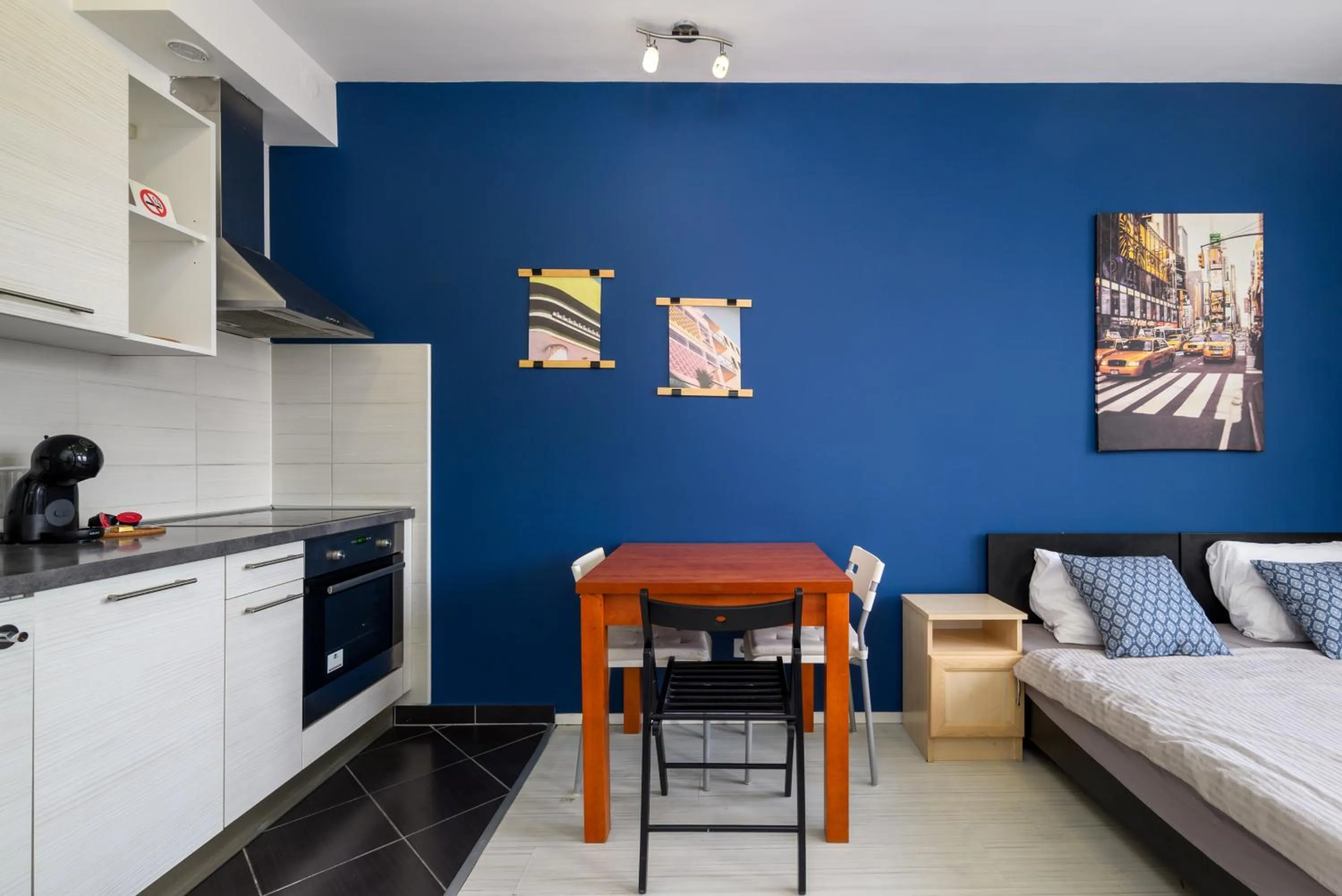 Bed in Sun Resort Residential Suite-Free Parking Garage same building