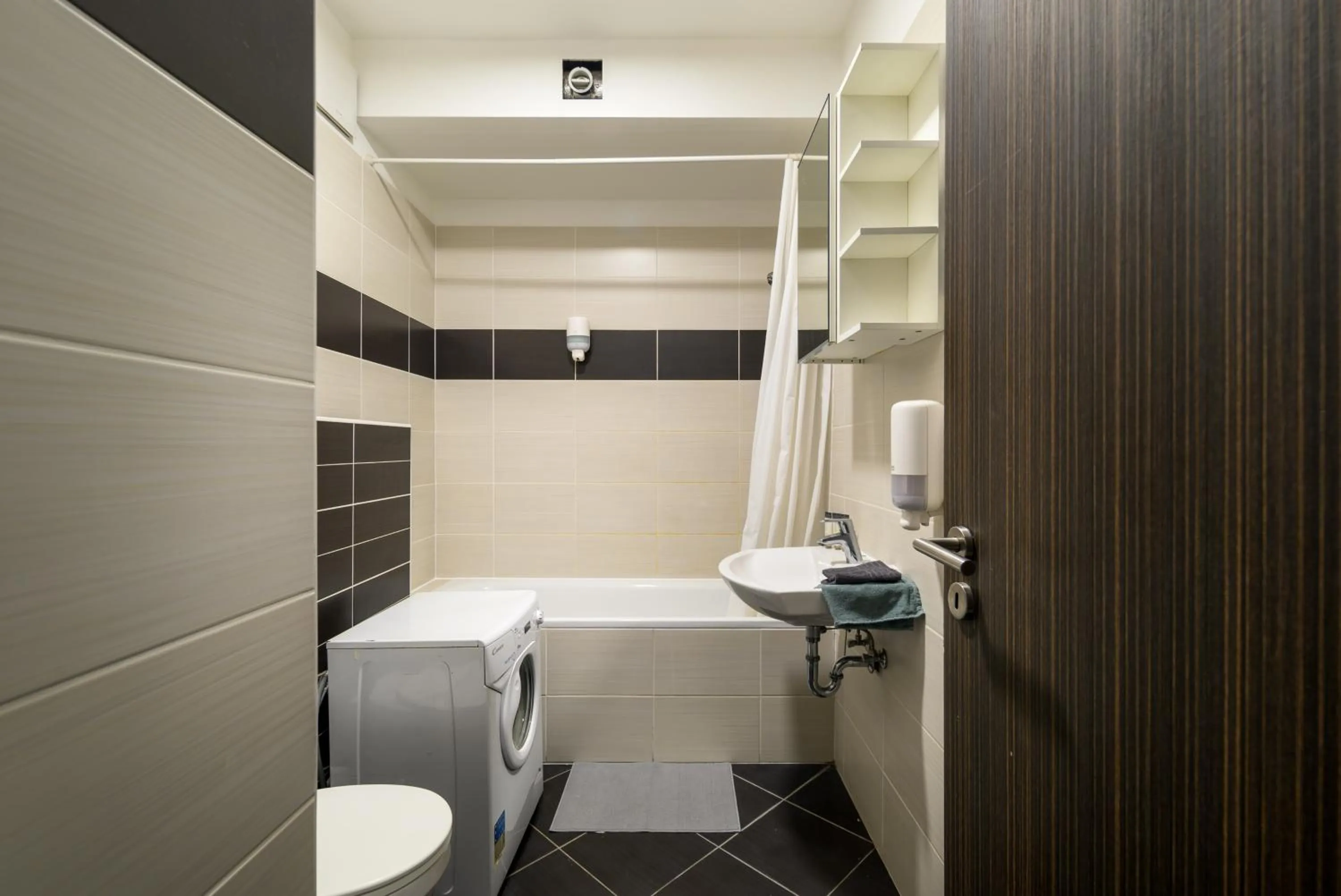 Sun Resort Residential Suite-Free Parking Garage same building