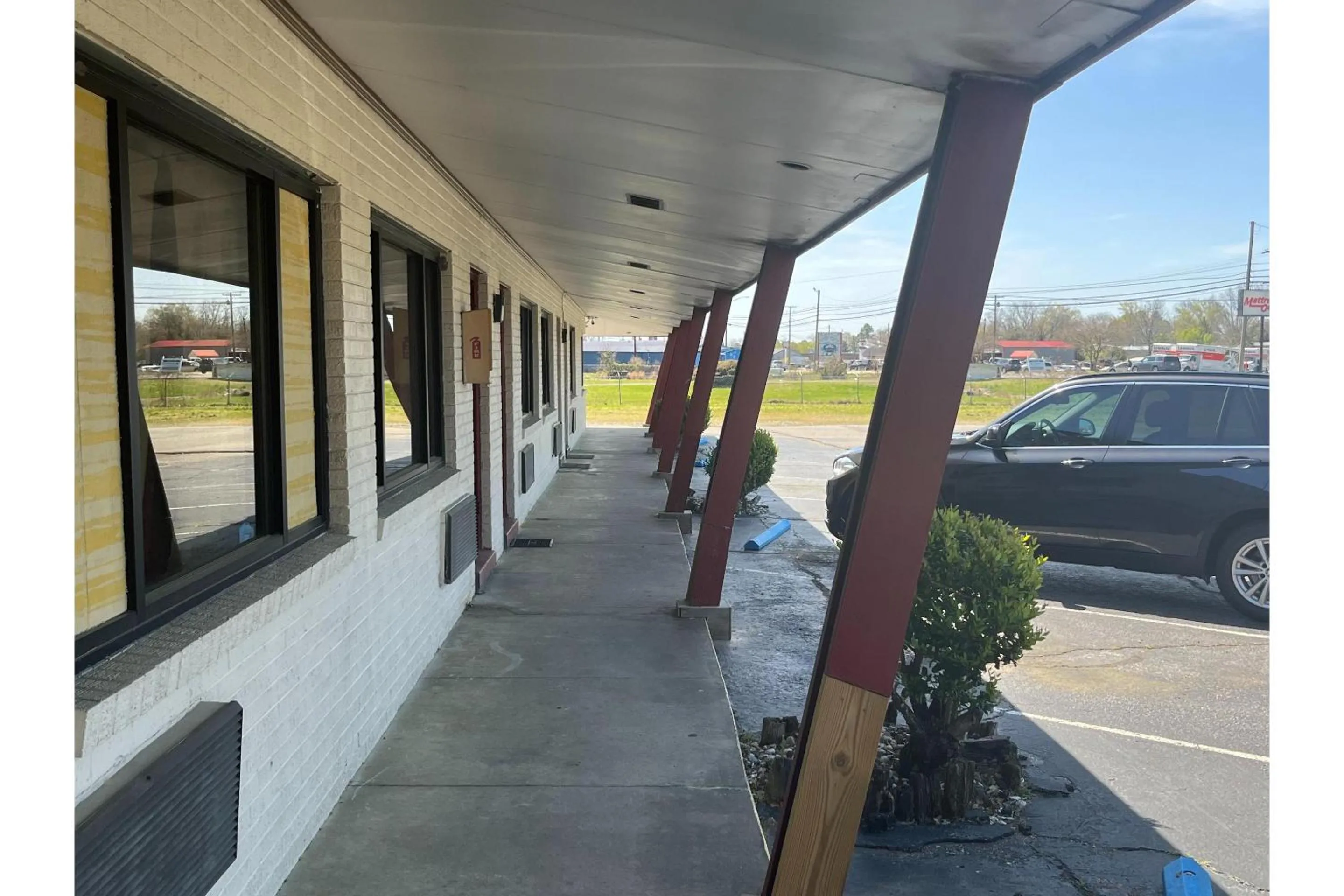 Facade/entrance in Washington Motel by OYO