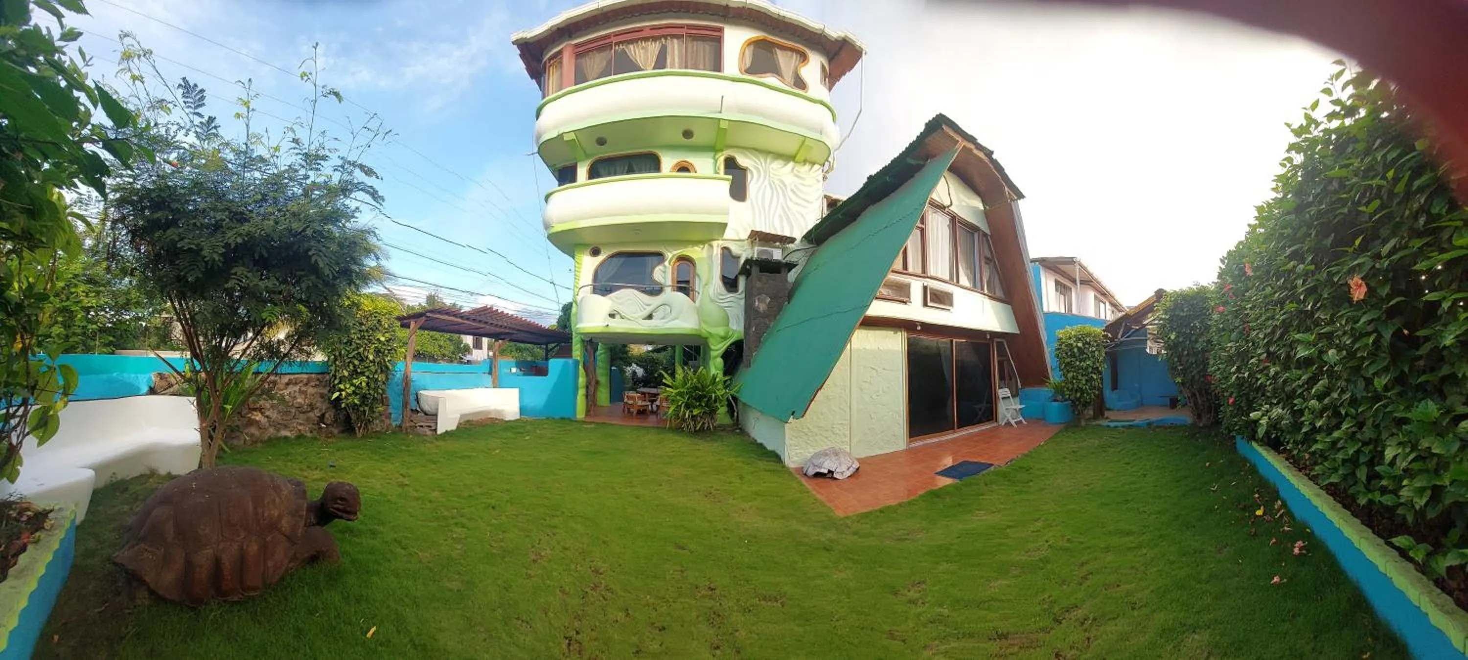 Property building in Hostal Casa Edén