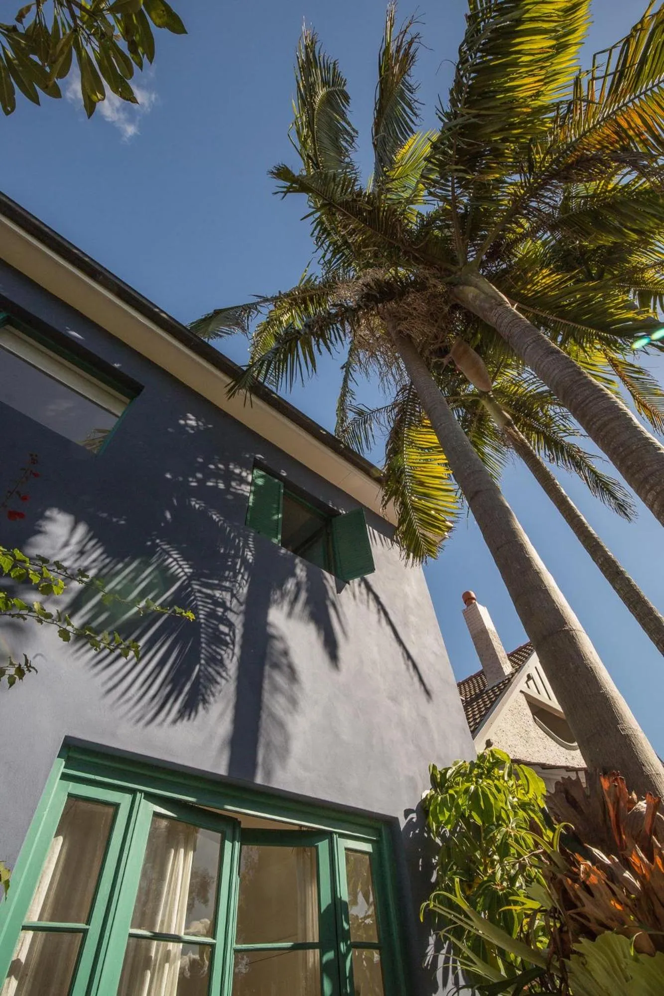 Facade/entrance in Bondi Beach House